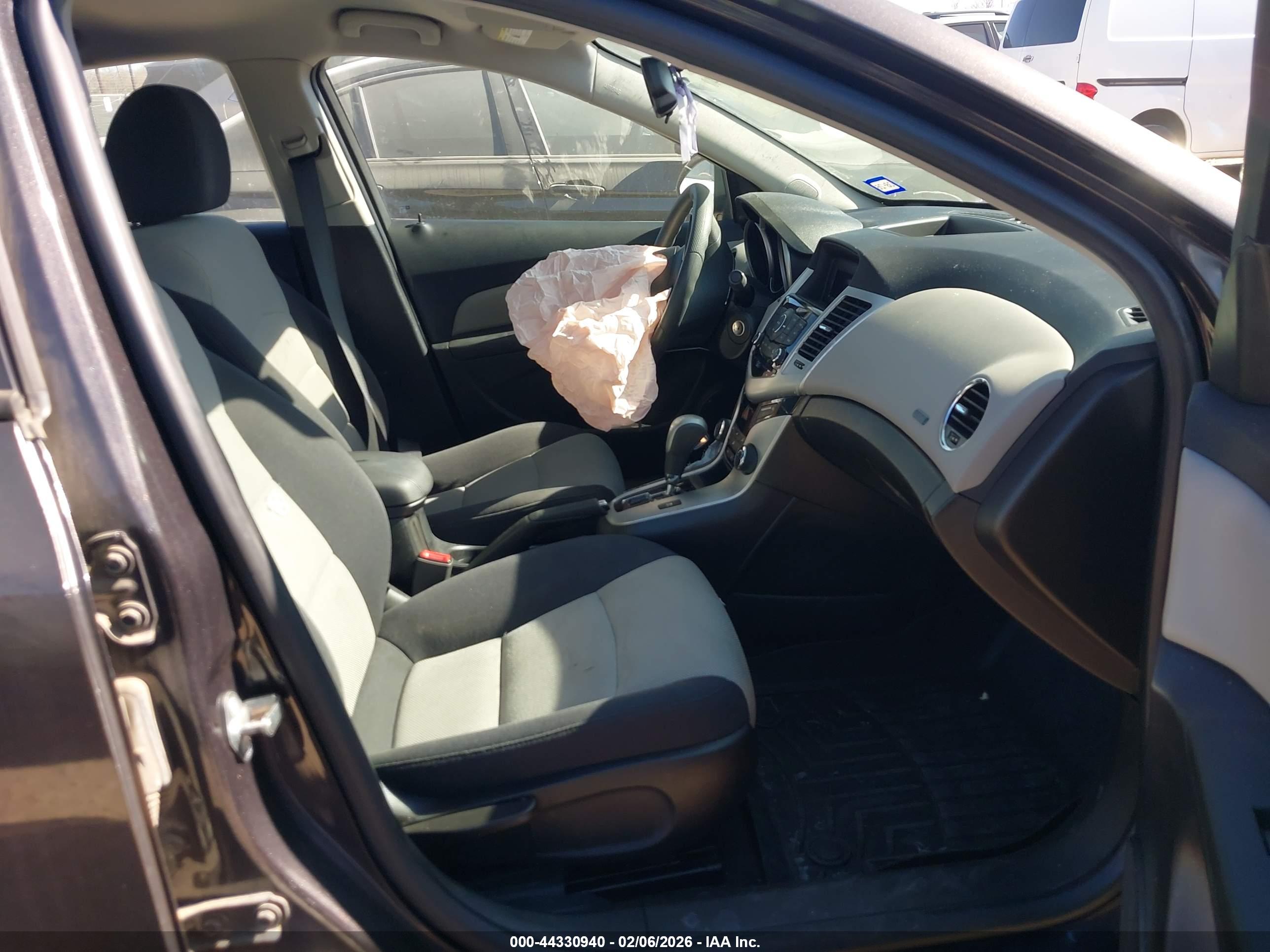 CHEVROLET CRUZE image 5