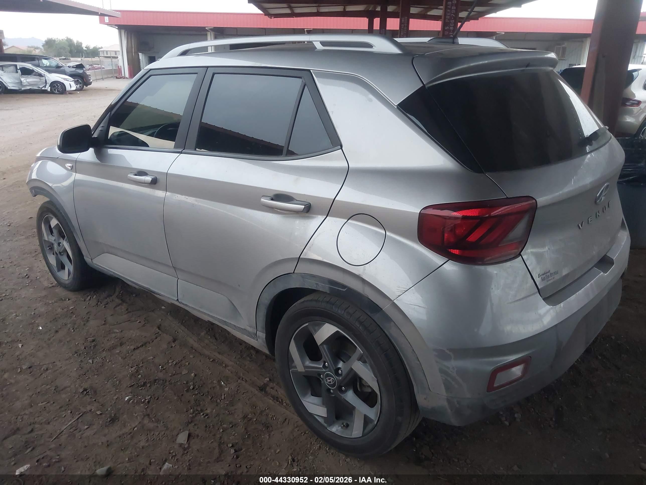 HYUNDAI VENUE image 3