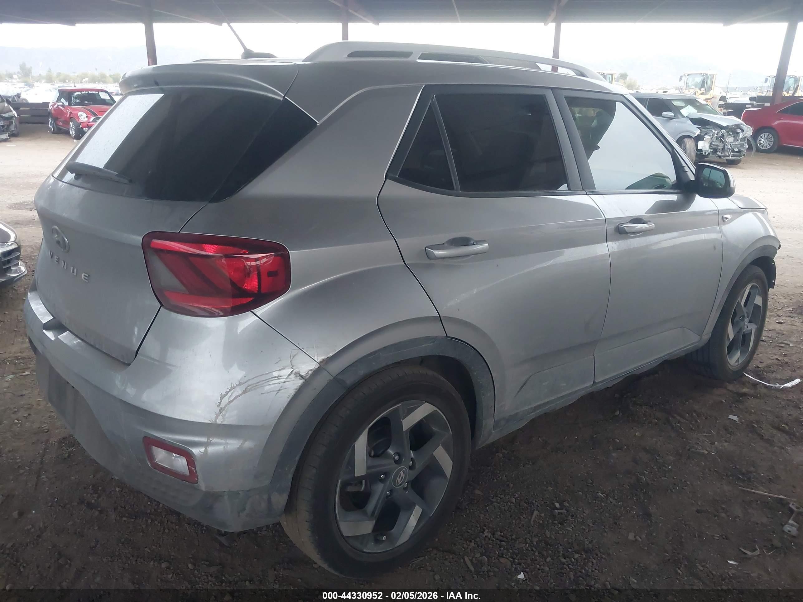 HYUNDAI VENUE image 4