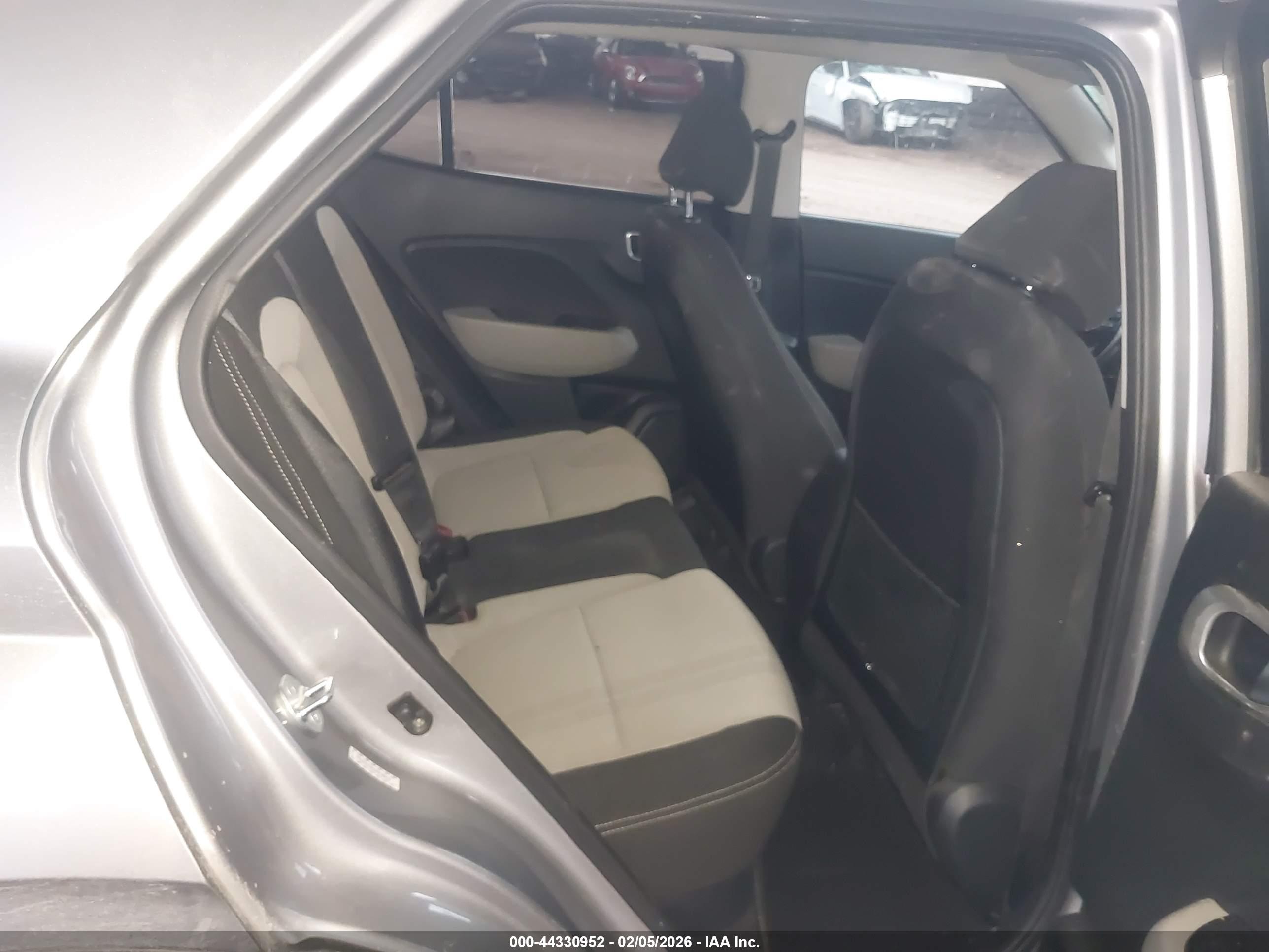 HYUNDAI VENUE image 8