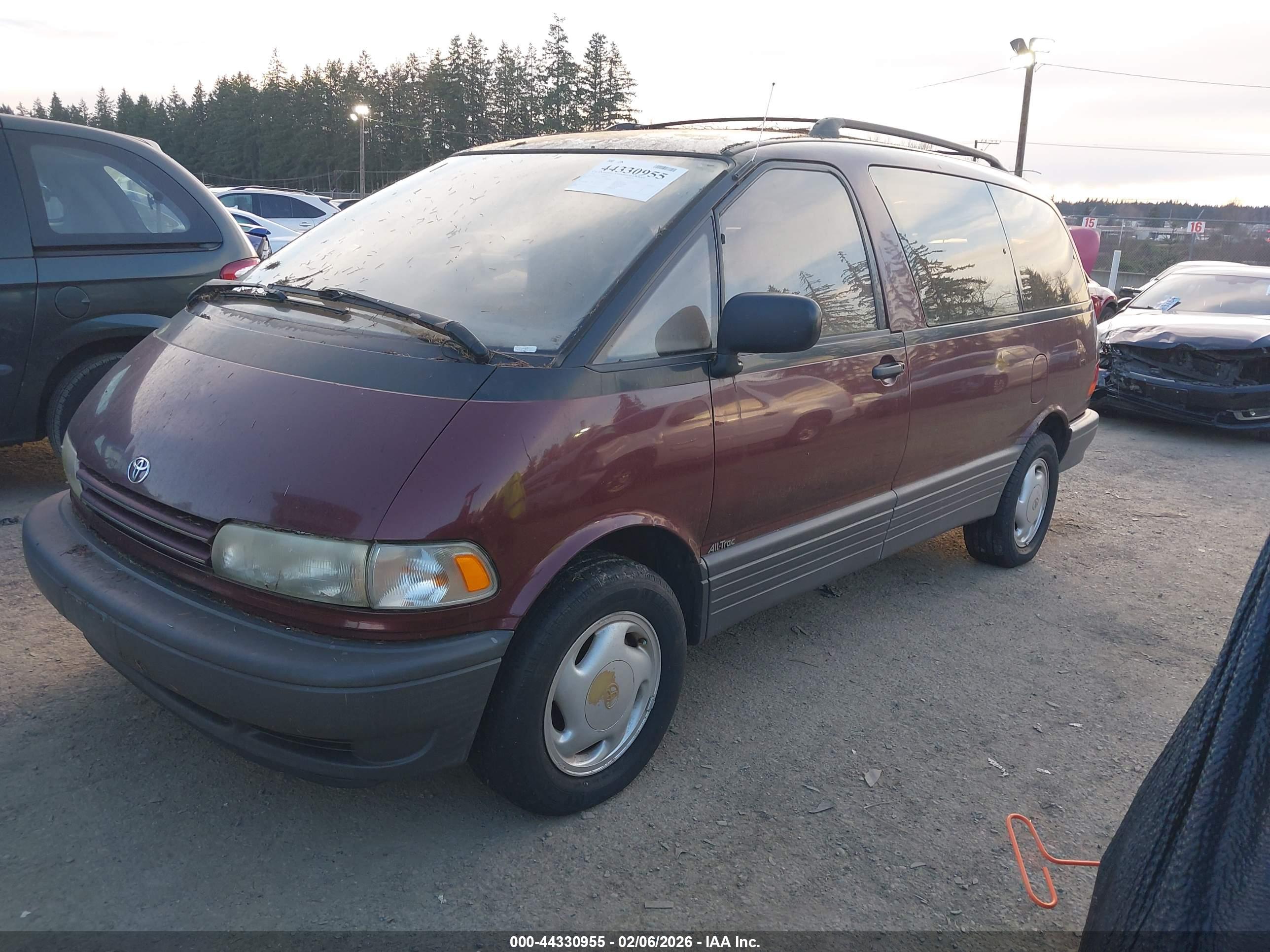 TOYOTA PREVIA image 2
