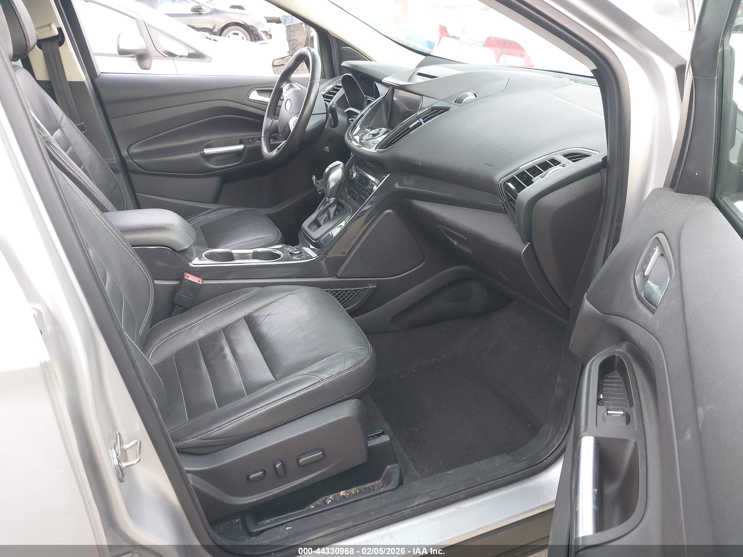 FORD ESCAPE image 5