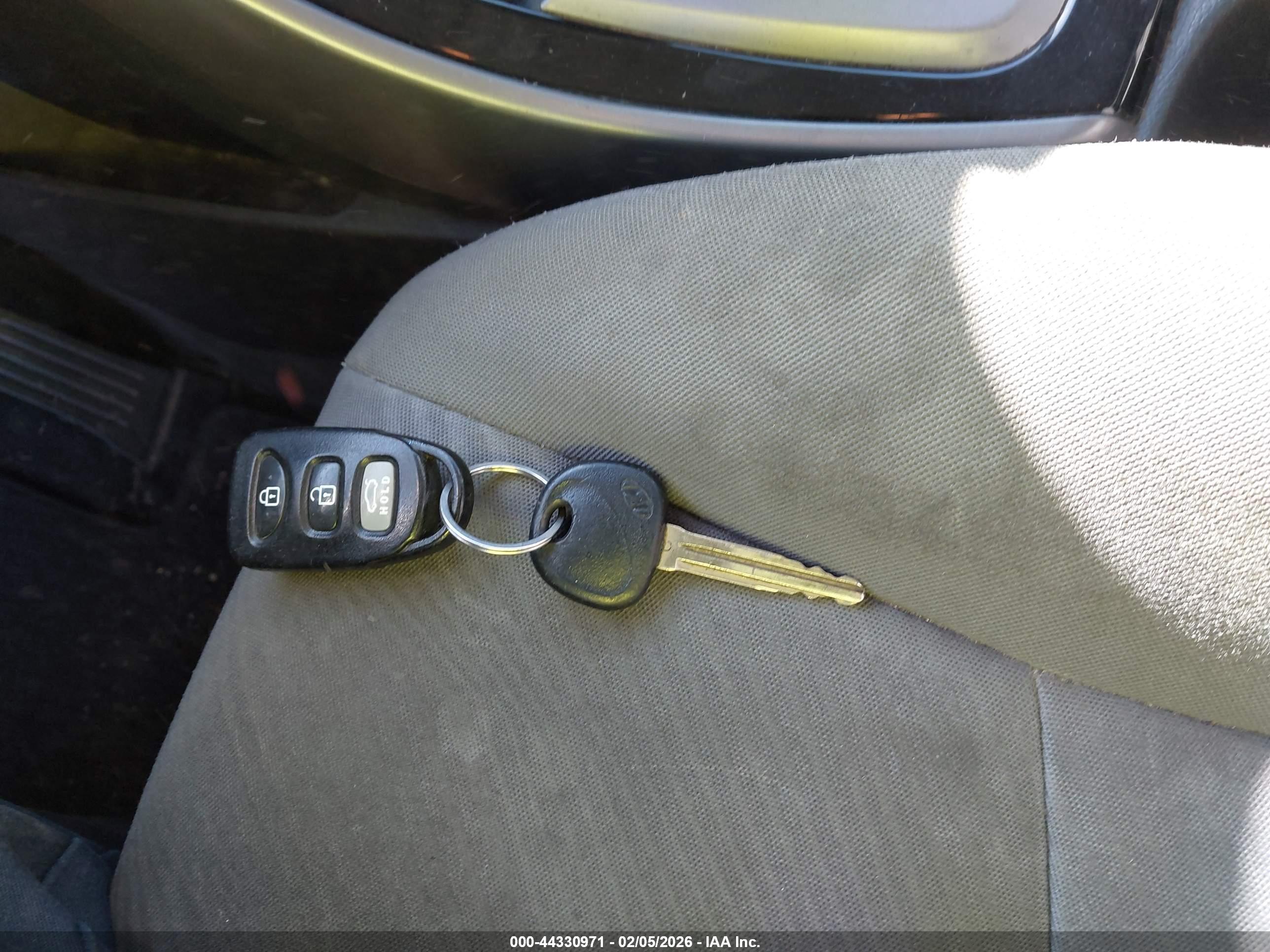 HYUNDAI ELANTRA image 11