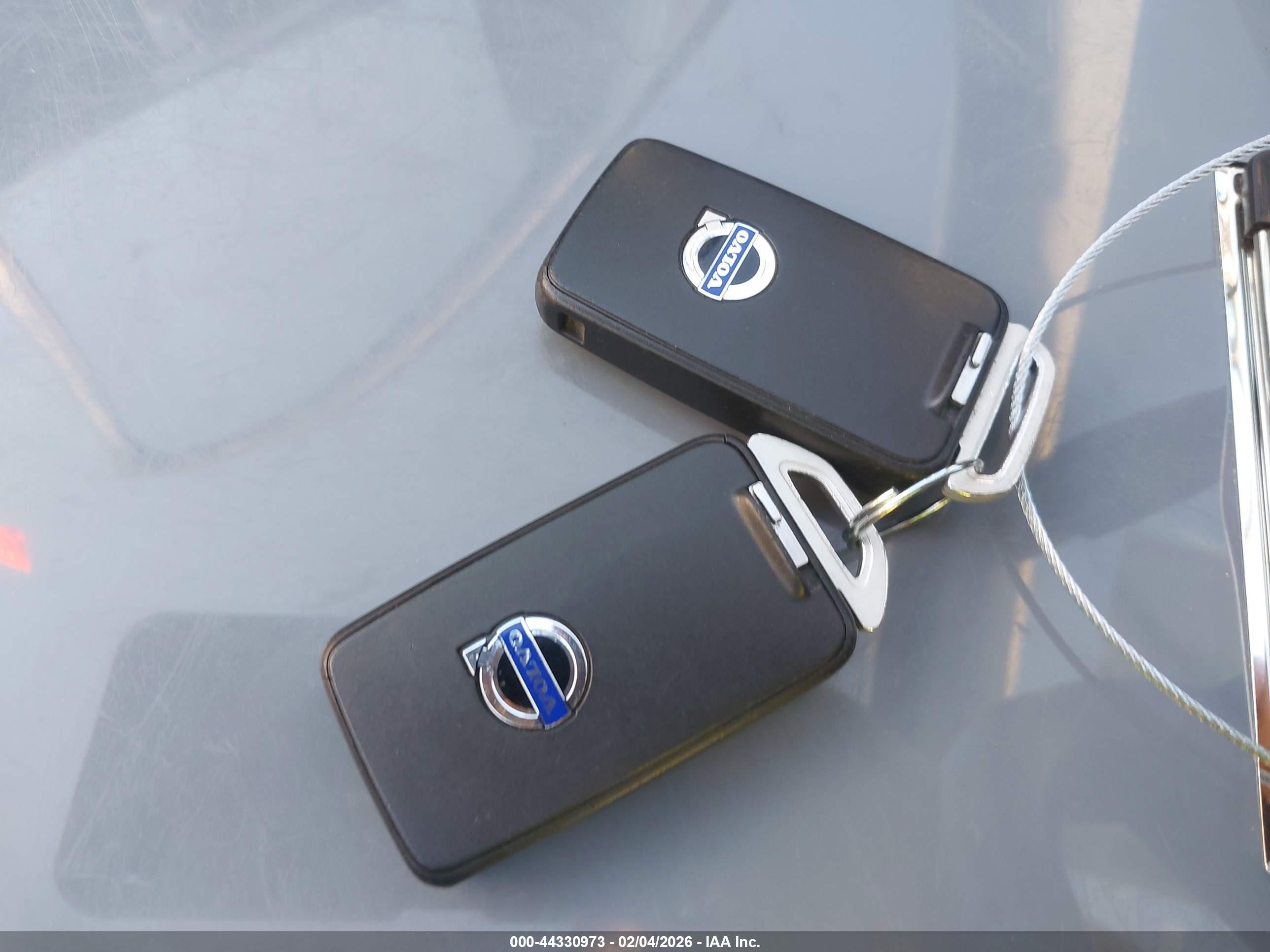 VOLVO XC60 image 11