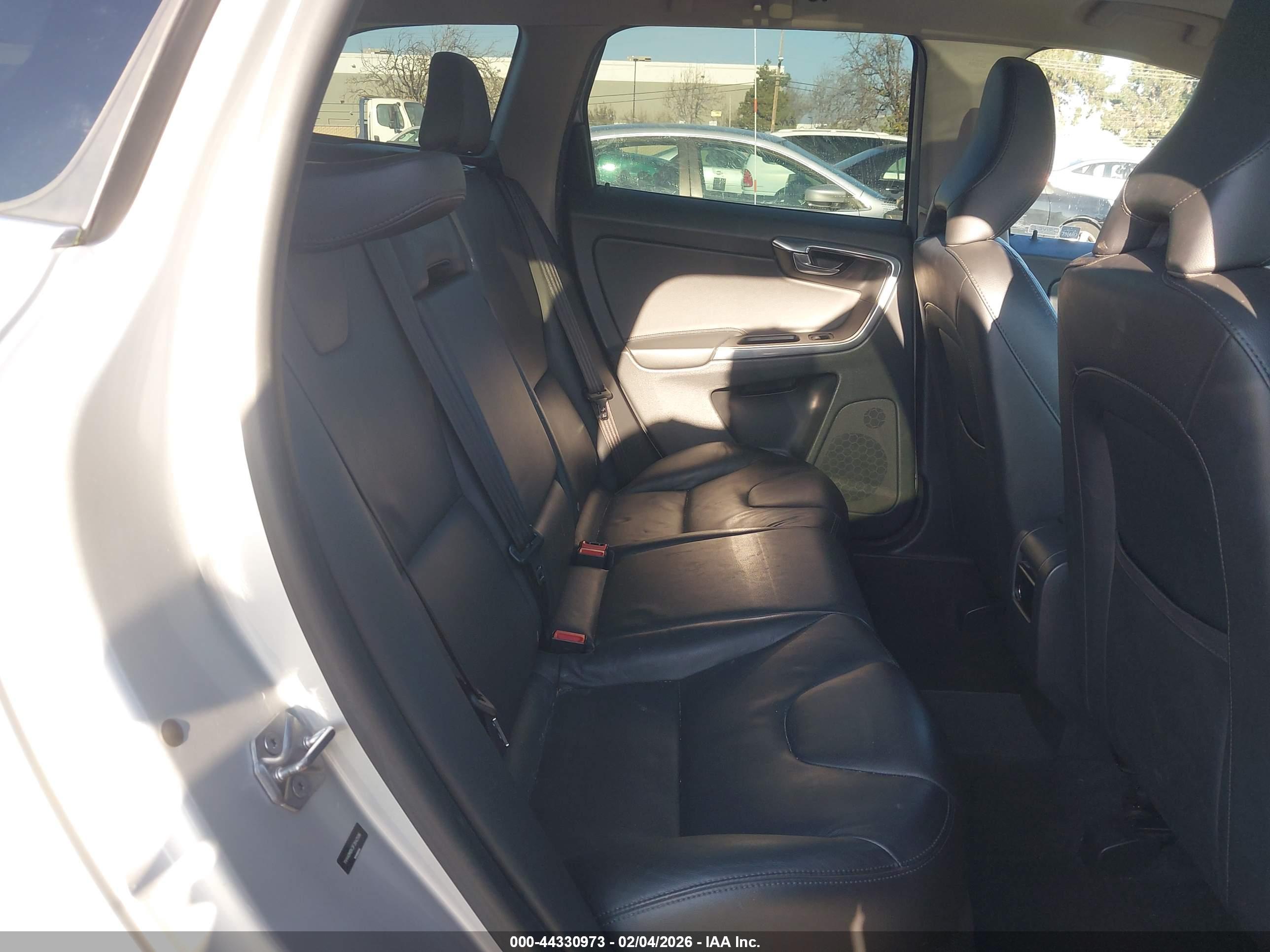 VOLVO XC60 image 8