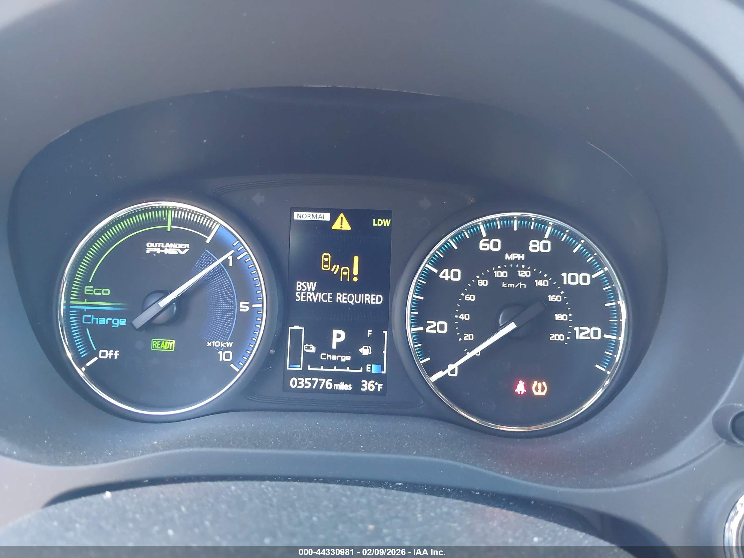 MITSUBISHI OUTLANDER image 7