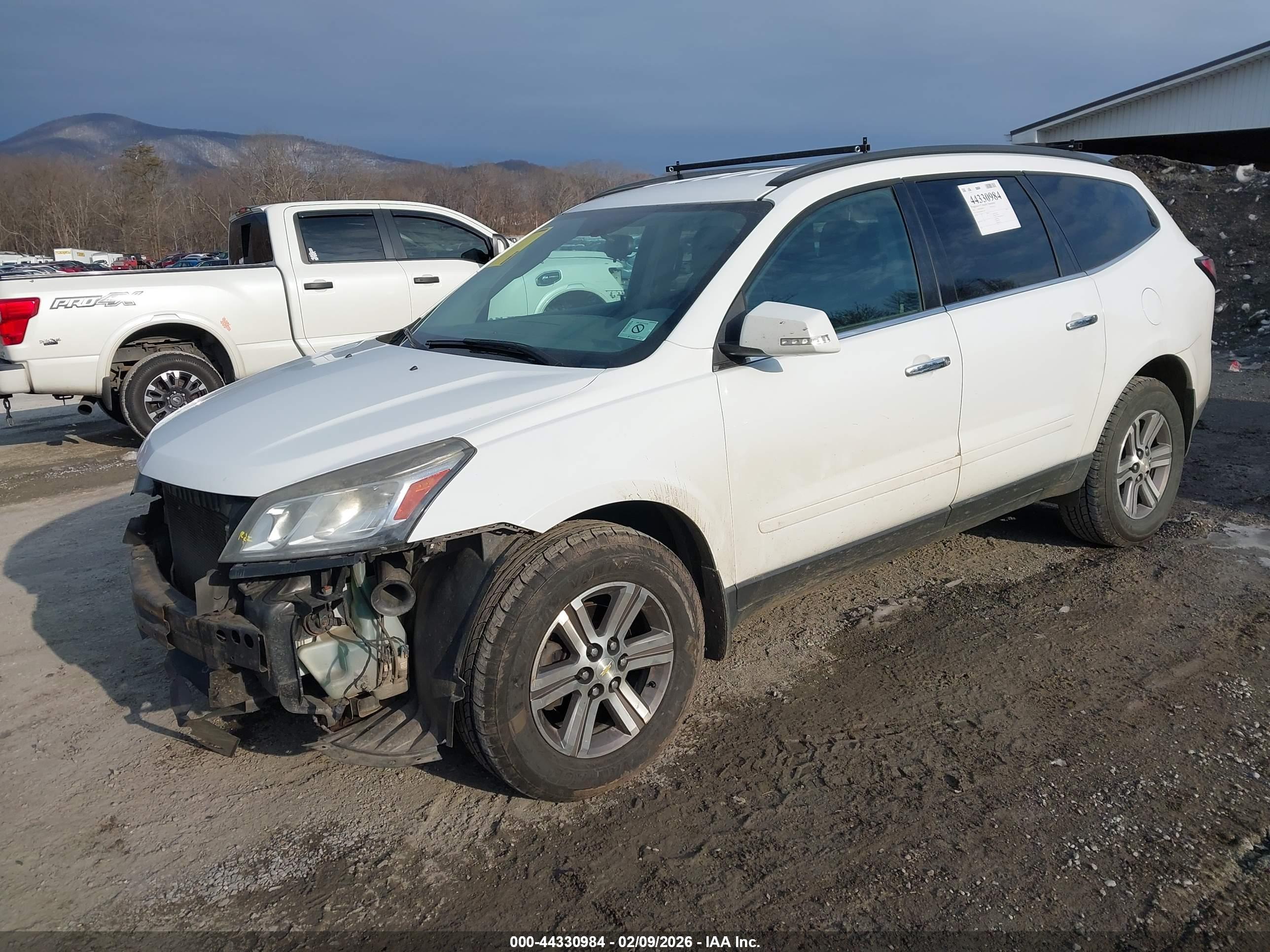 CHEVROLET TRAVERSE image 2