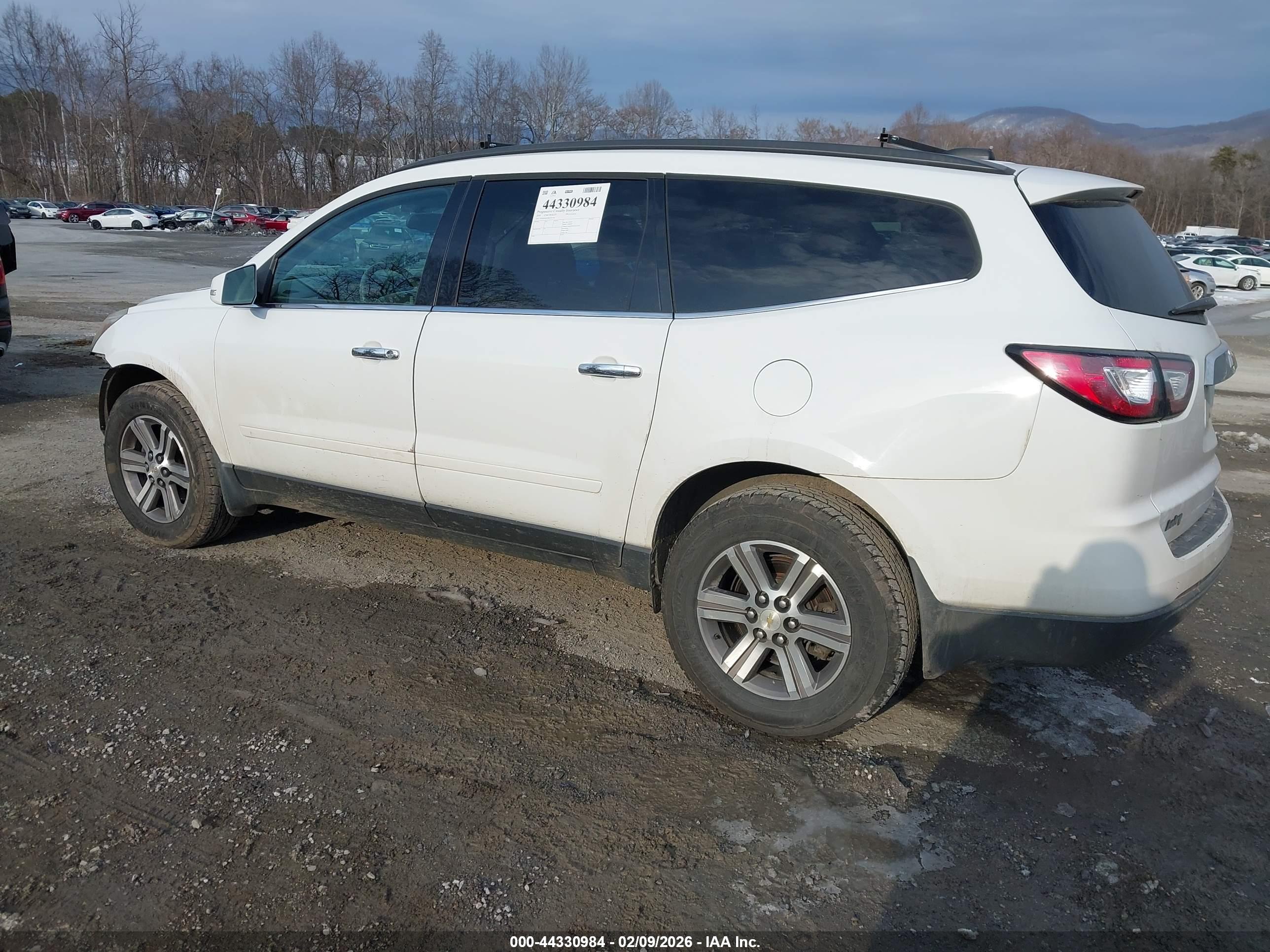 CHEVROLET TRAVERSE image 3