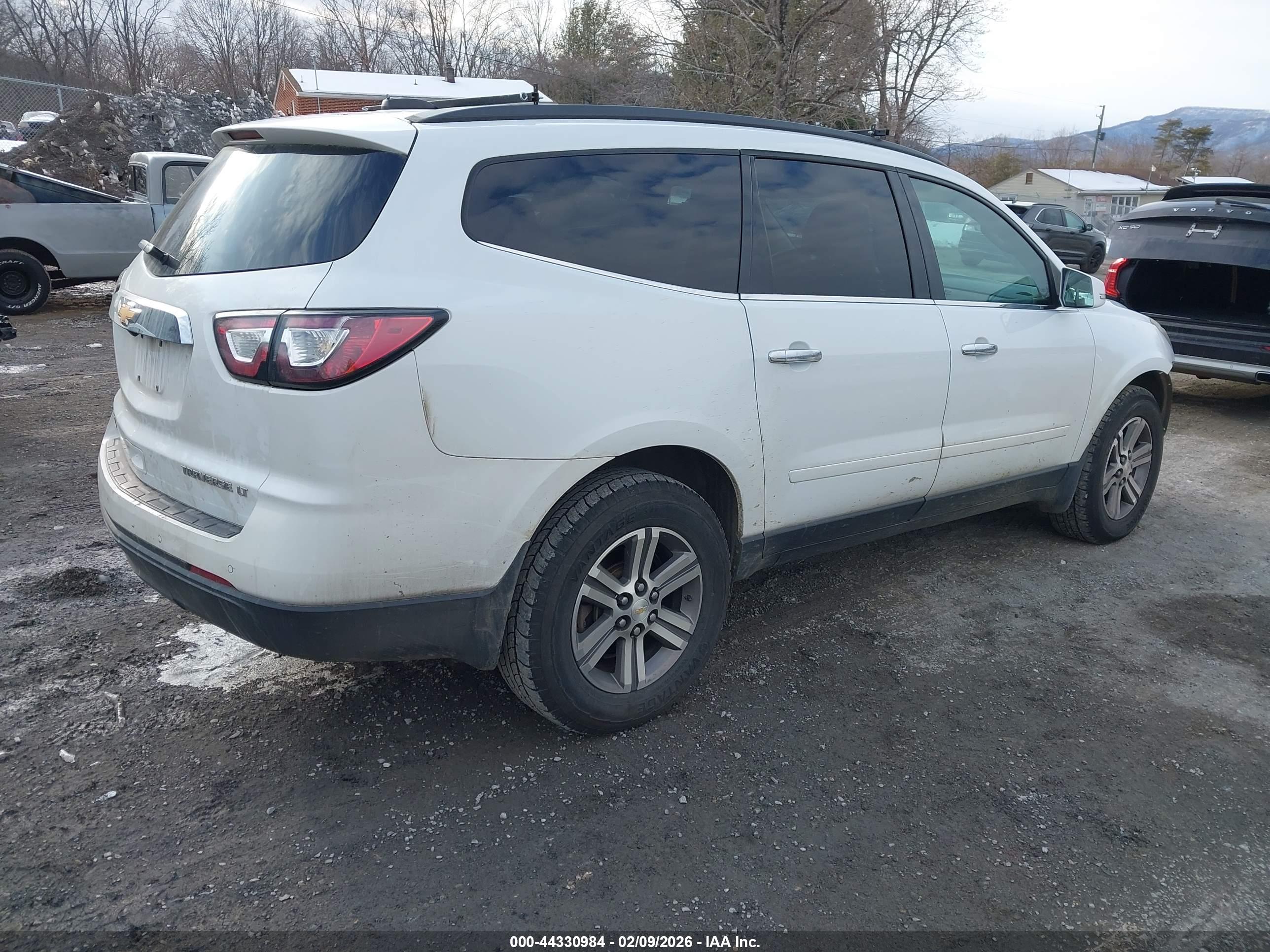 CHEVROLET TRAVERSE image 4