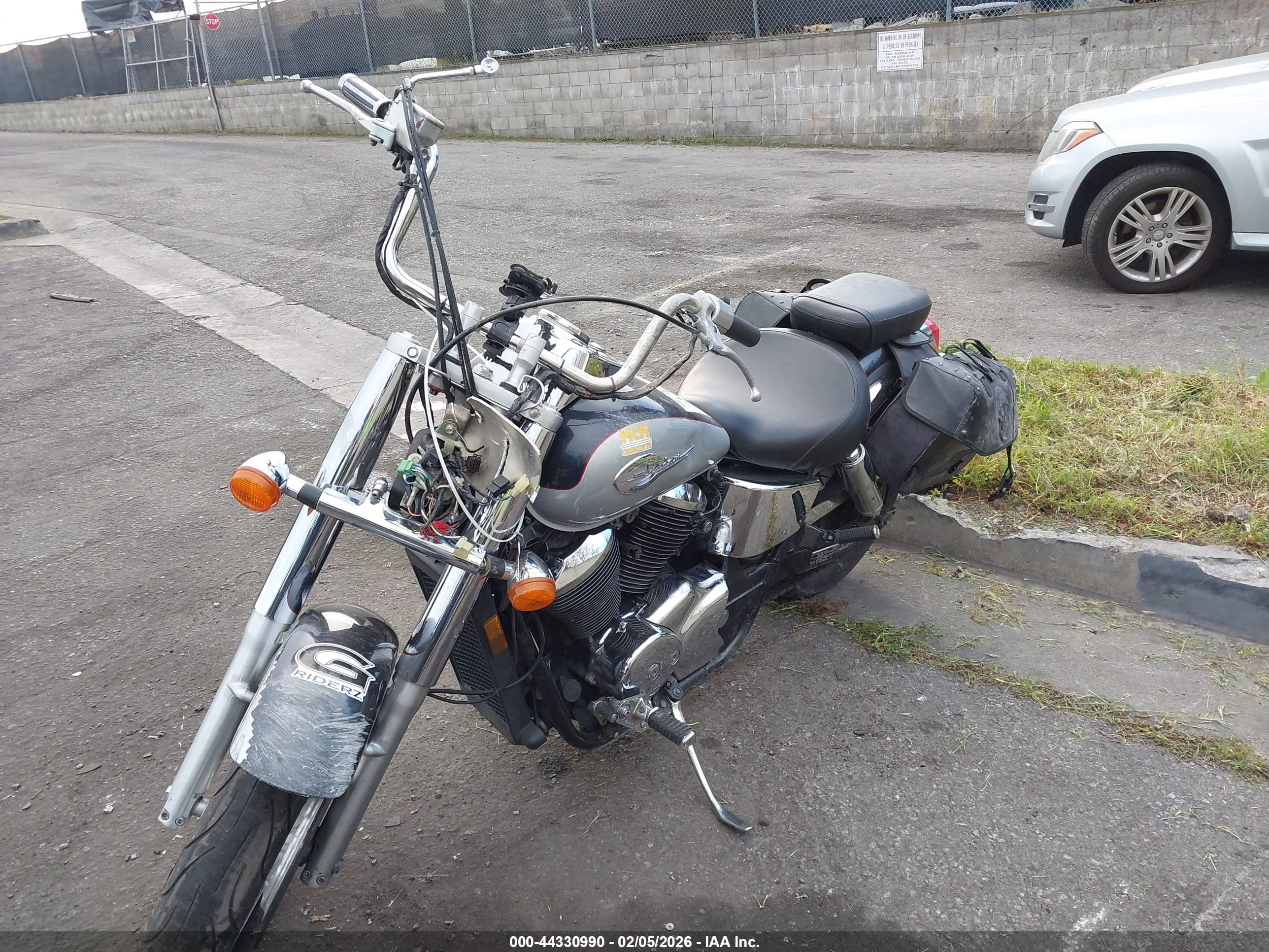 HONDA VT750 image 2