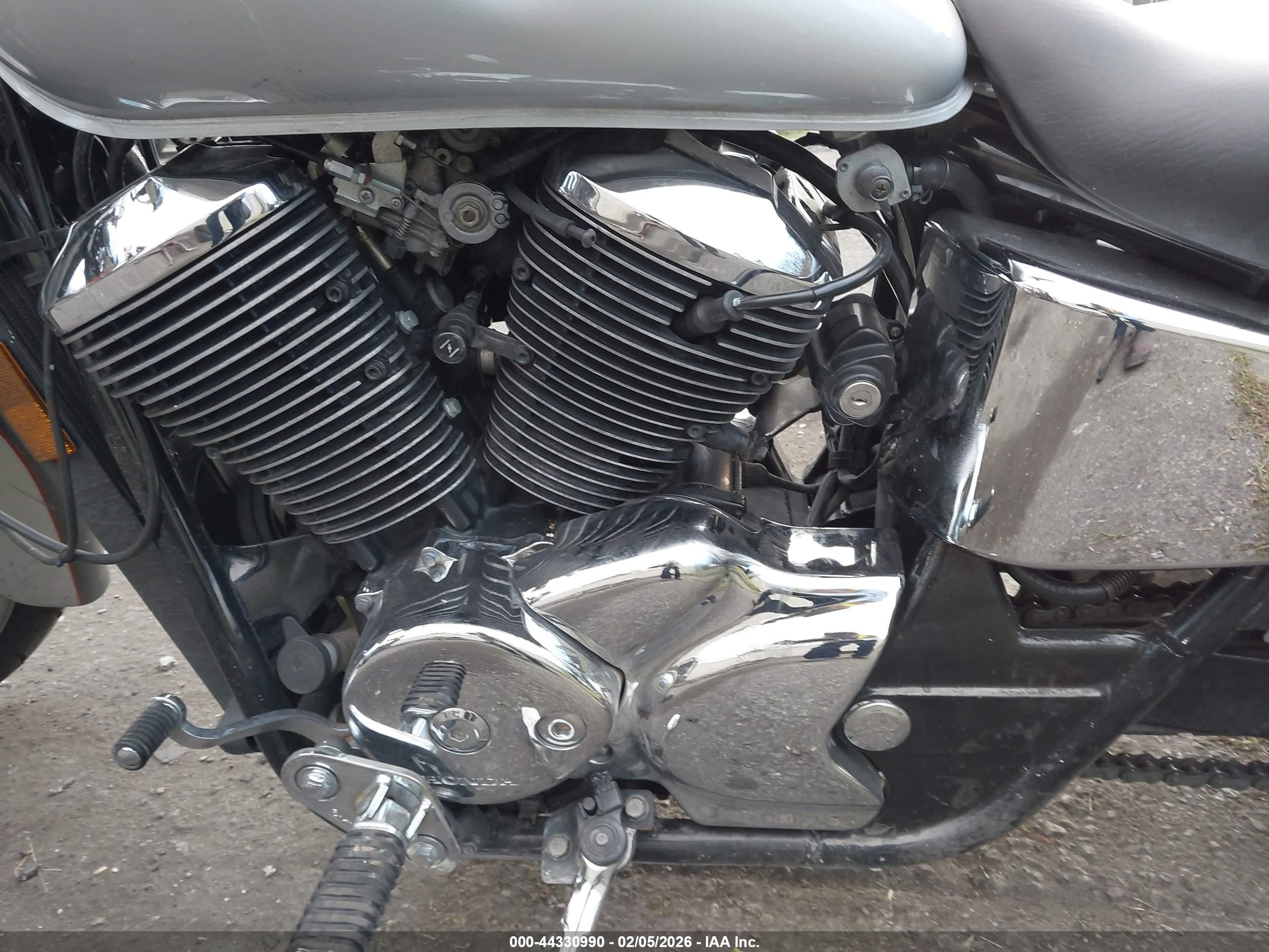 HONDA VT750 image 9