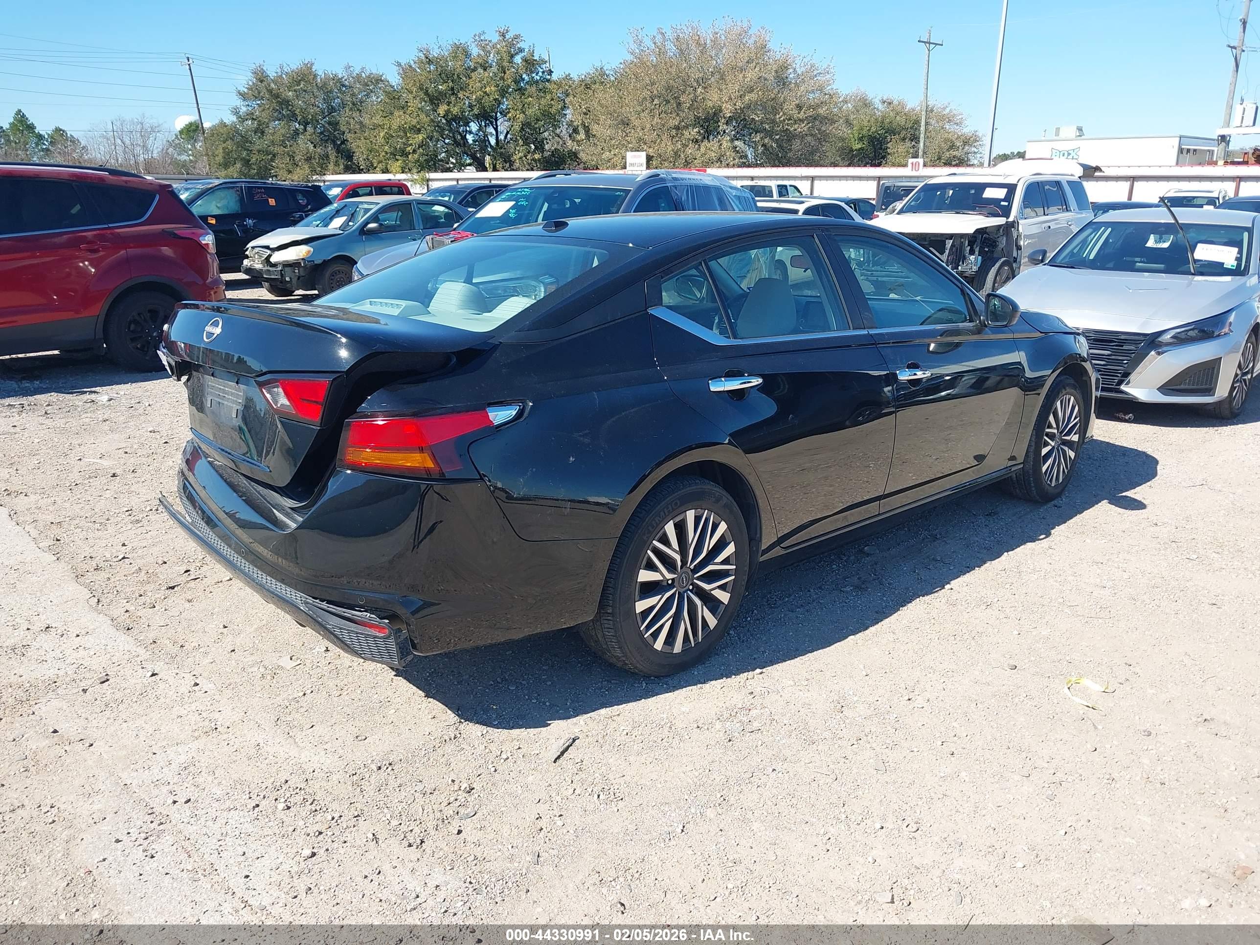 NISSAN ALTIMA image 4