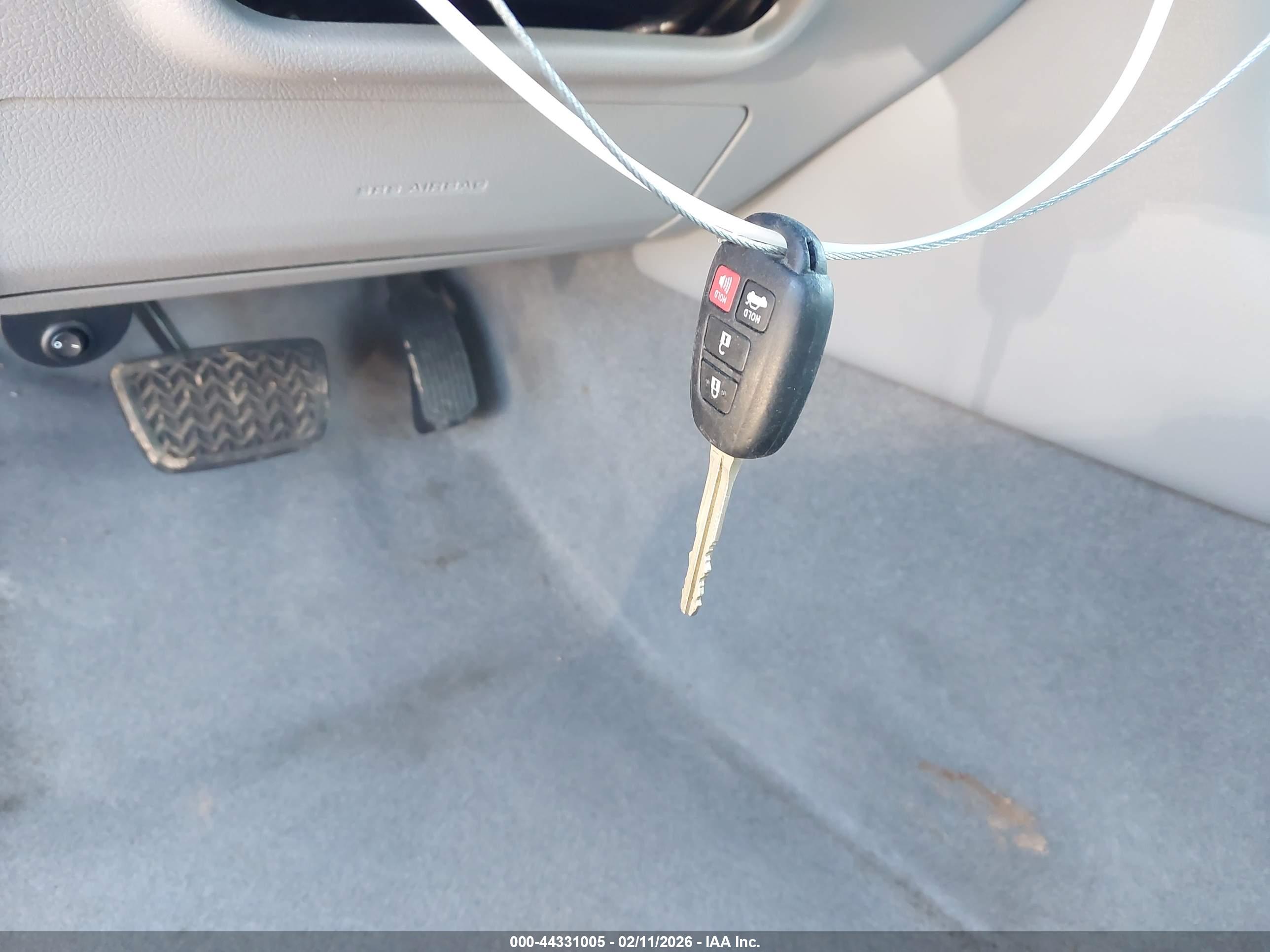 TOYOTA CAMRY image 11