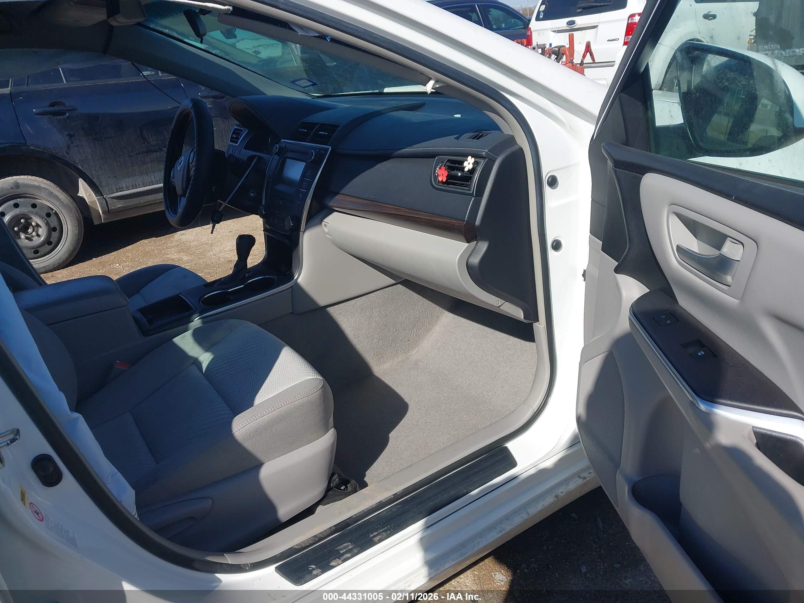 TOYOTA CAMRY image 5