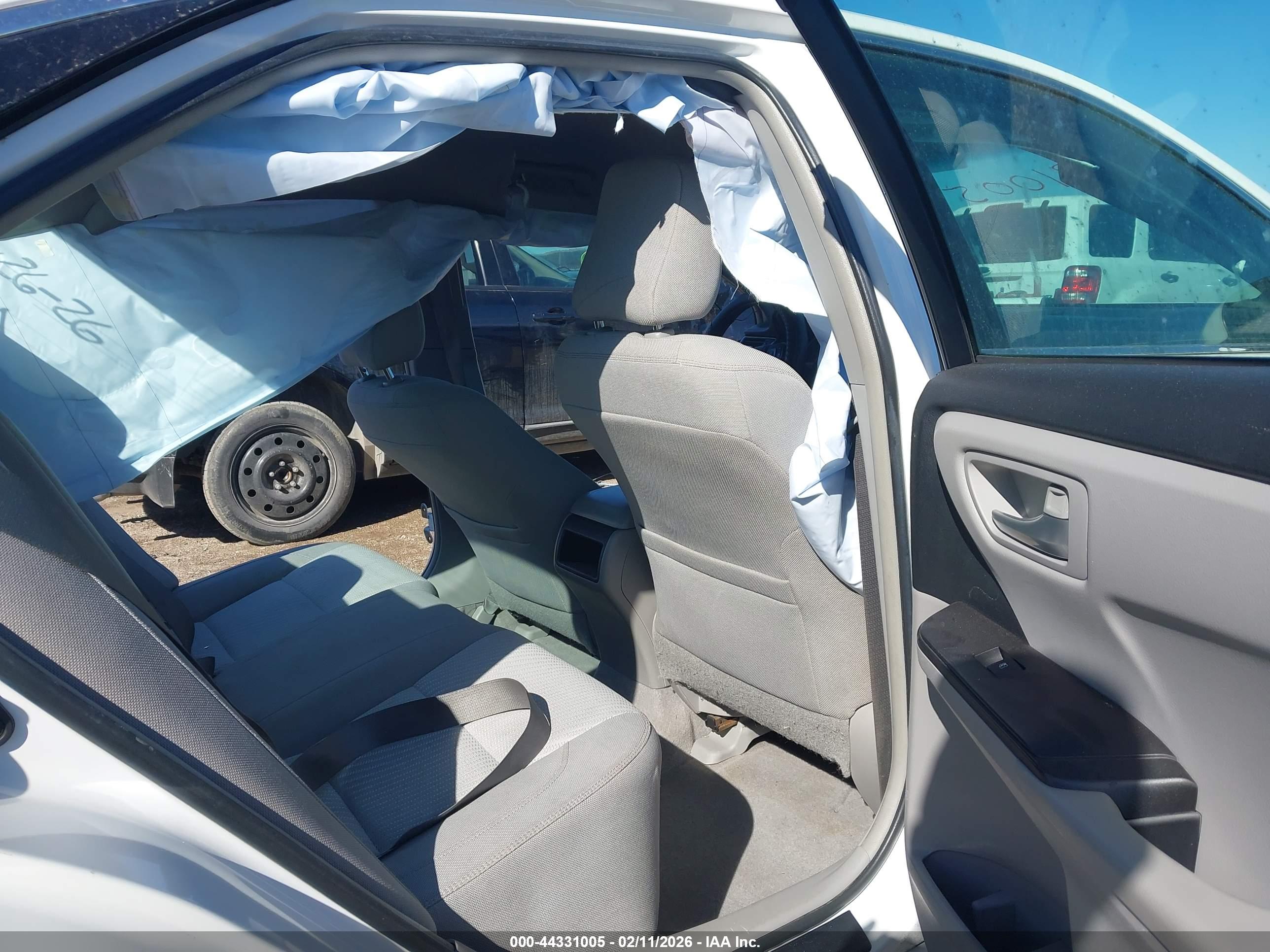 TOYOTA CAMRY image 8