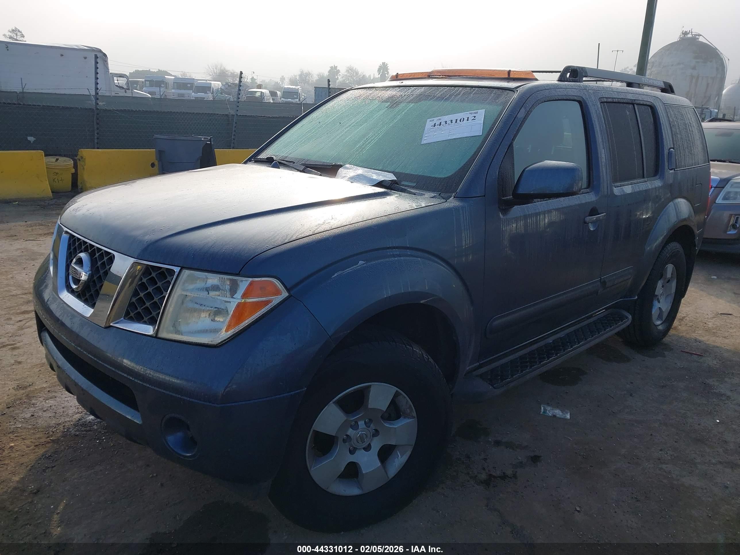 NISSAN PATHFINDER image 2