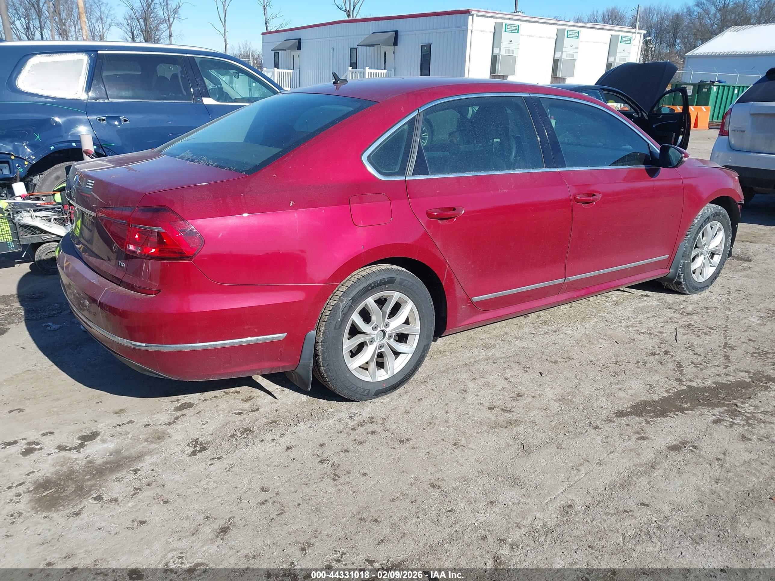 VOLKSWAGEN PASSAT image 4
