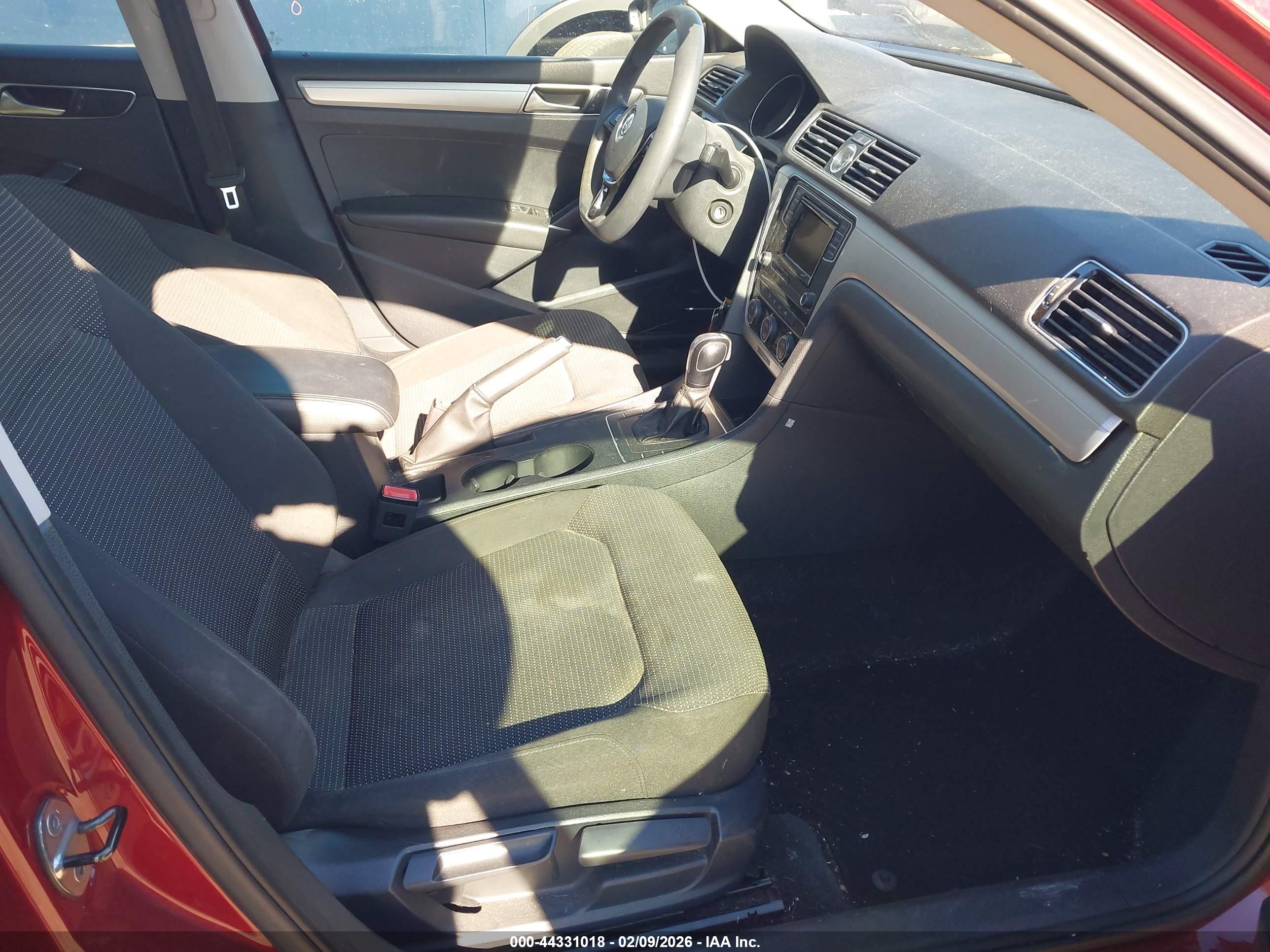 VOLKSWAGEN PASSAT image 5