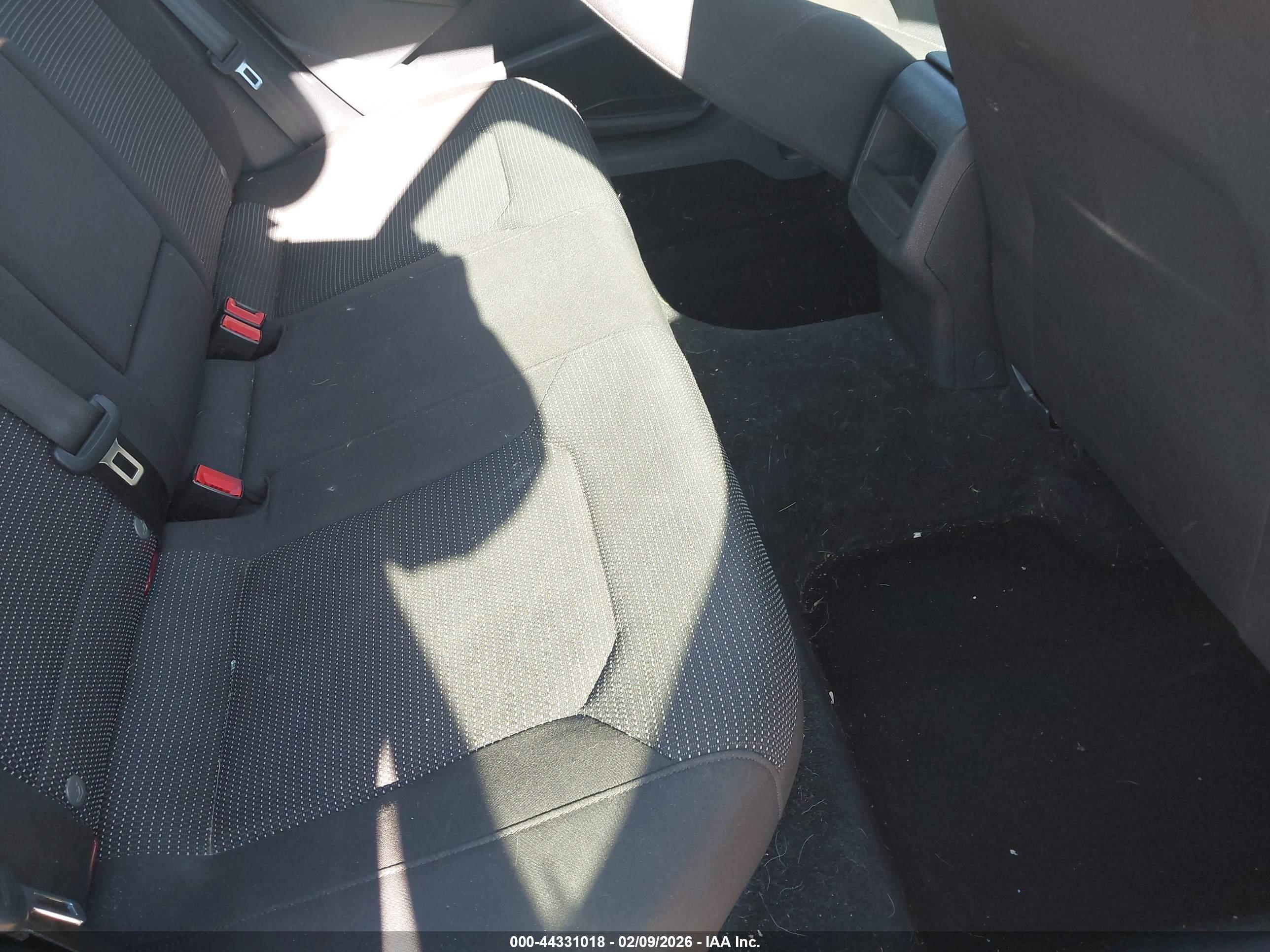 VOLKSWAGEN PASSAT image 8