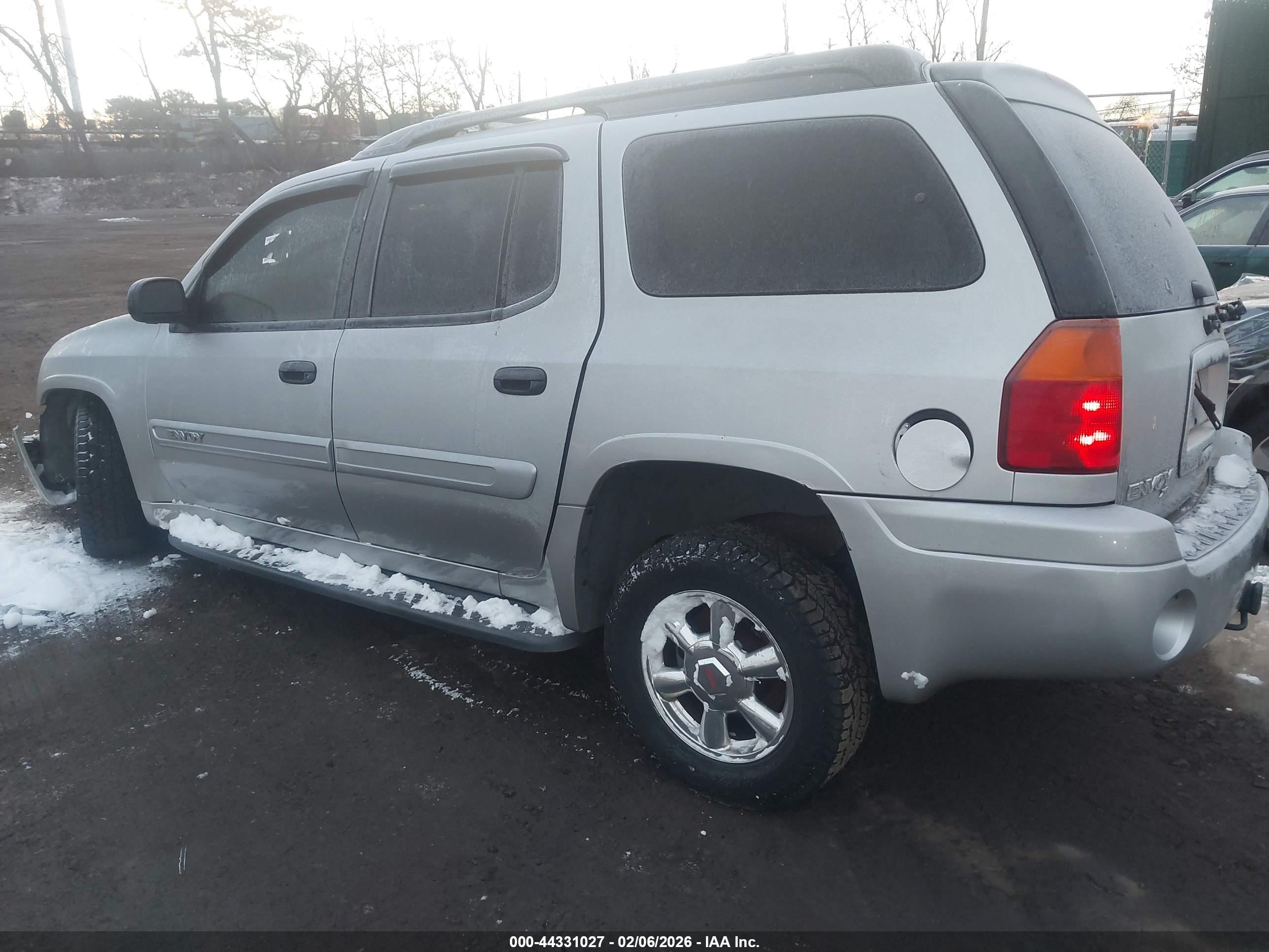 GMC ENVOY image 3