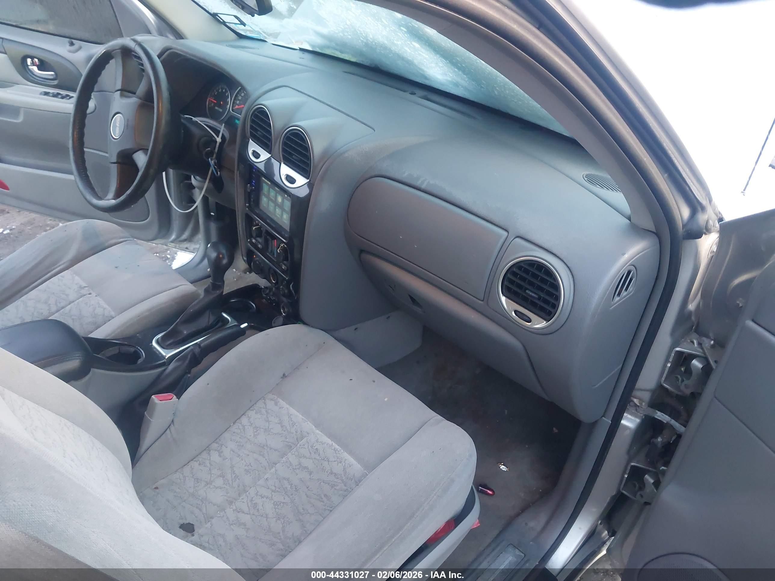 GMC ENVOY image 5