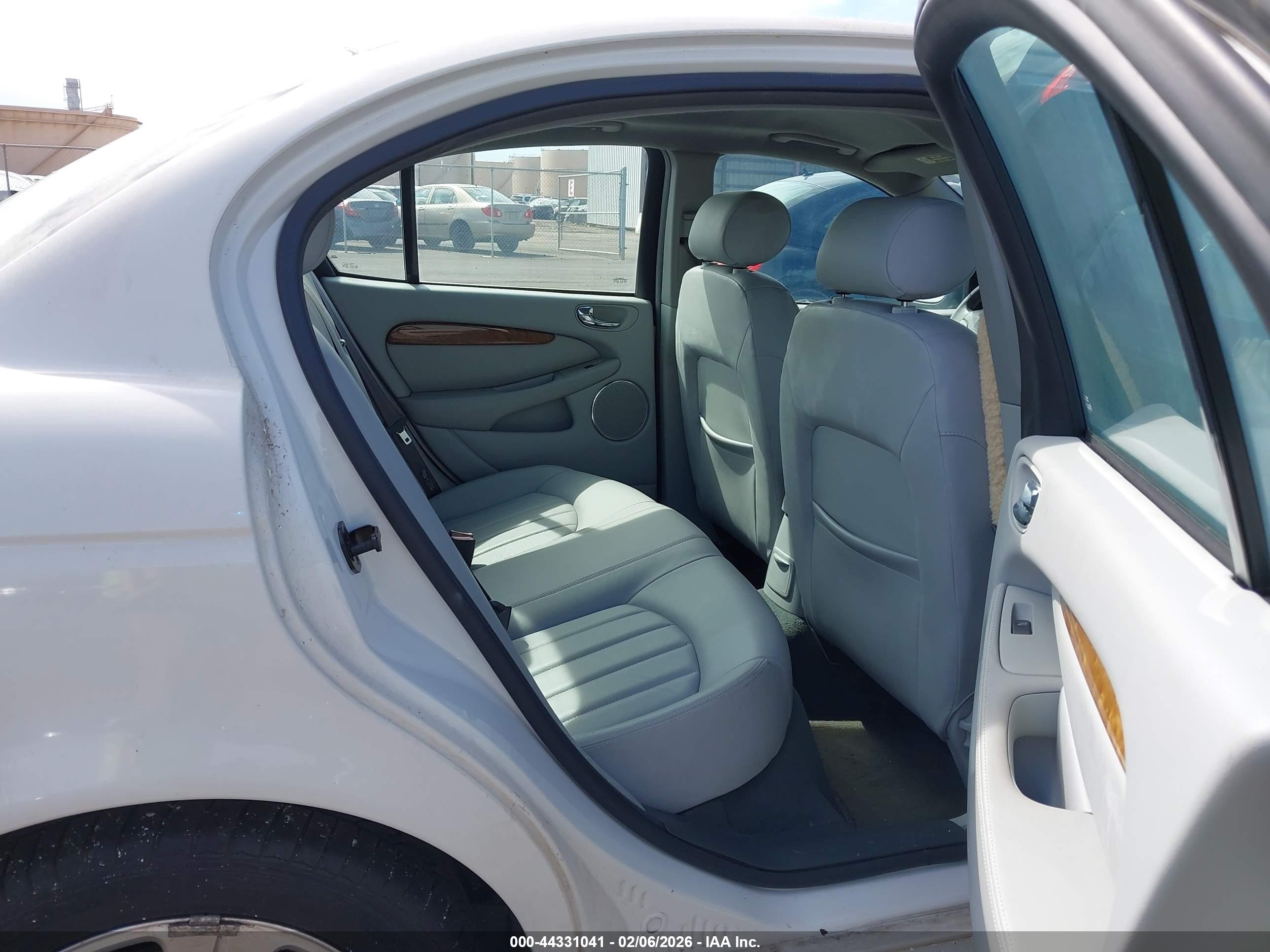 JAGUAR X-TYPE image 8