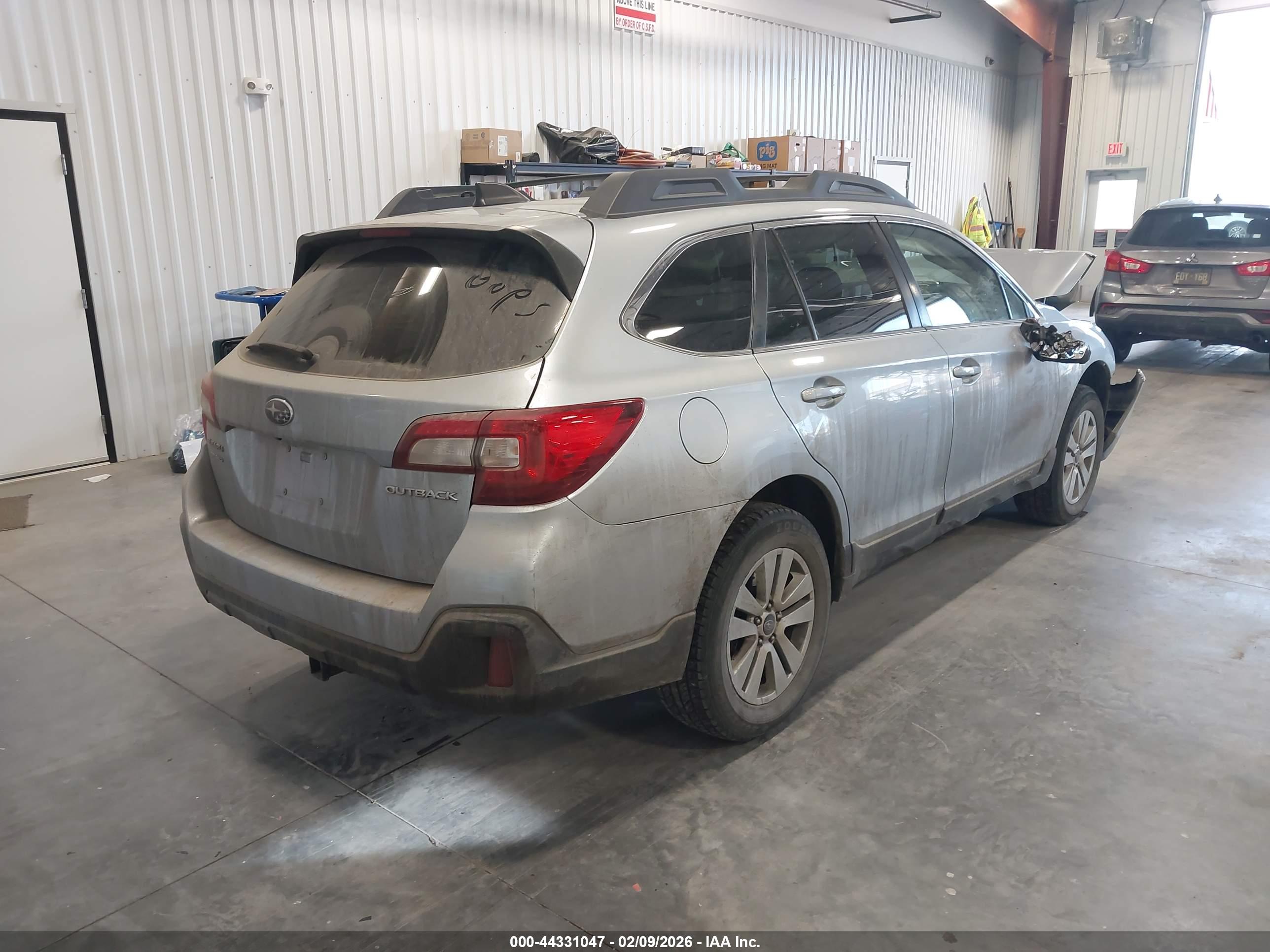 SUBARU OUTBACK image 4