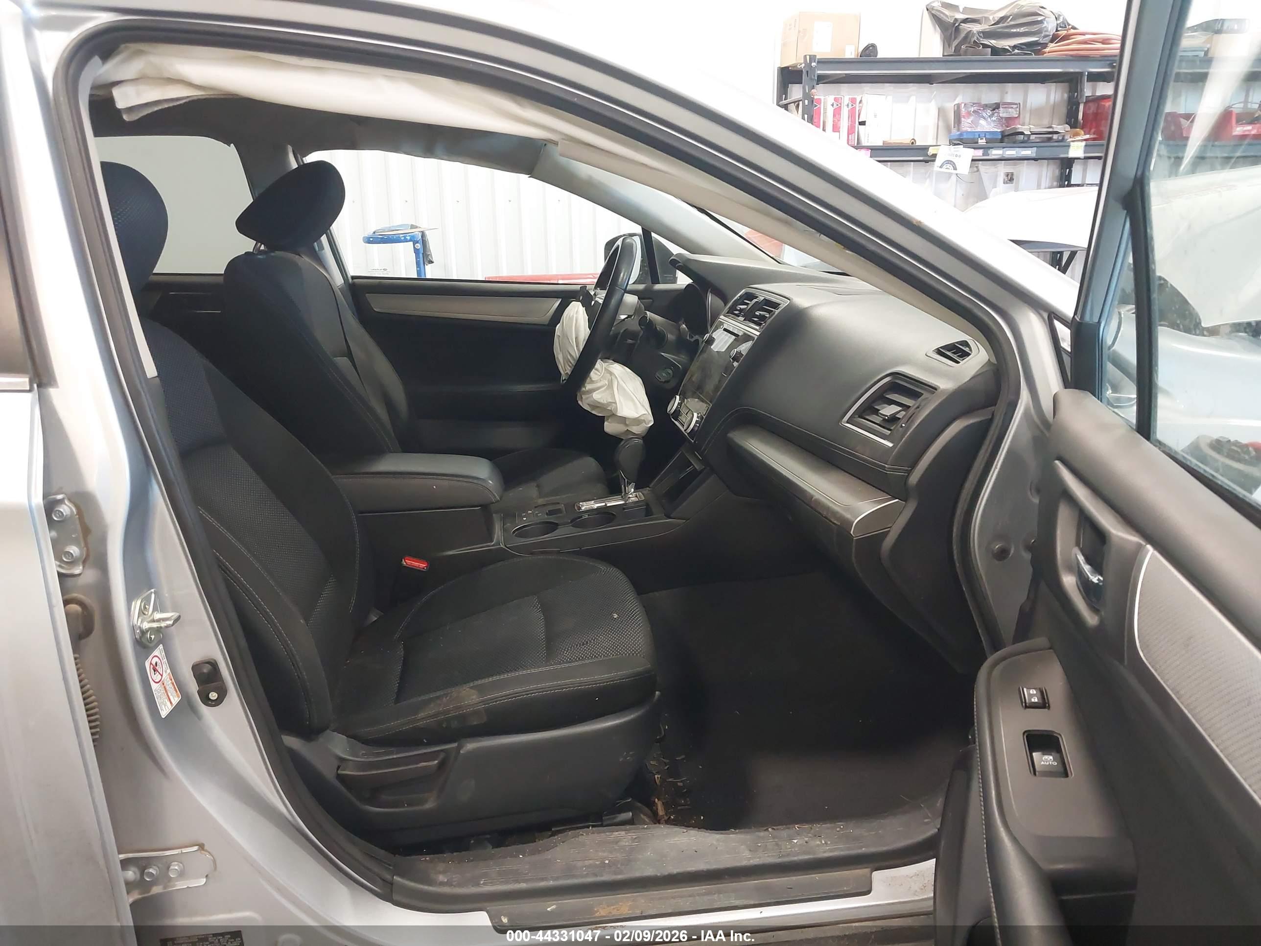 SUBARU OUTBACK image 5