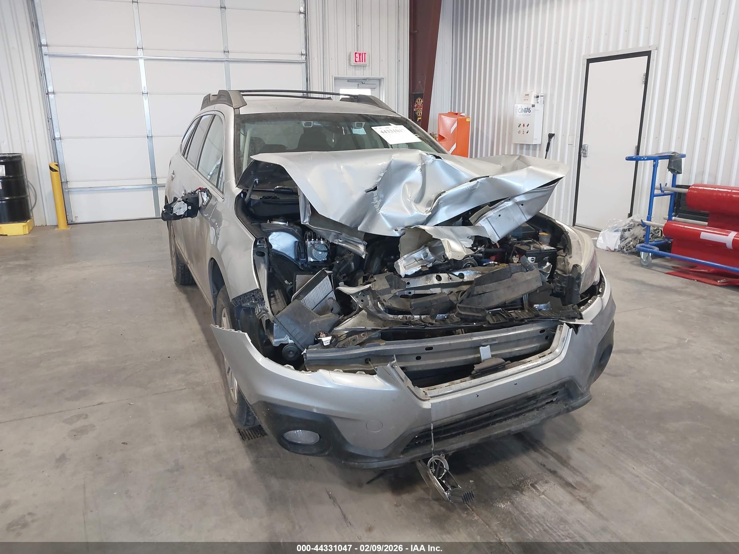 SUBARU OUTBACK image 6