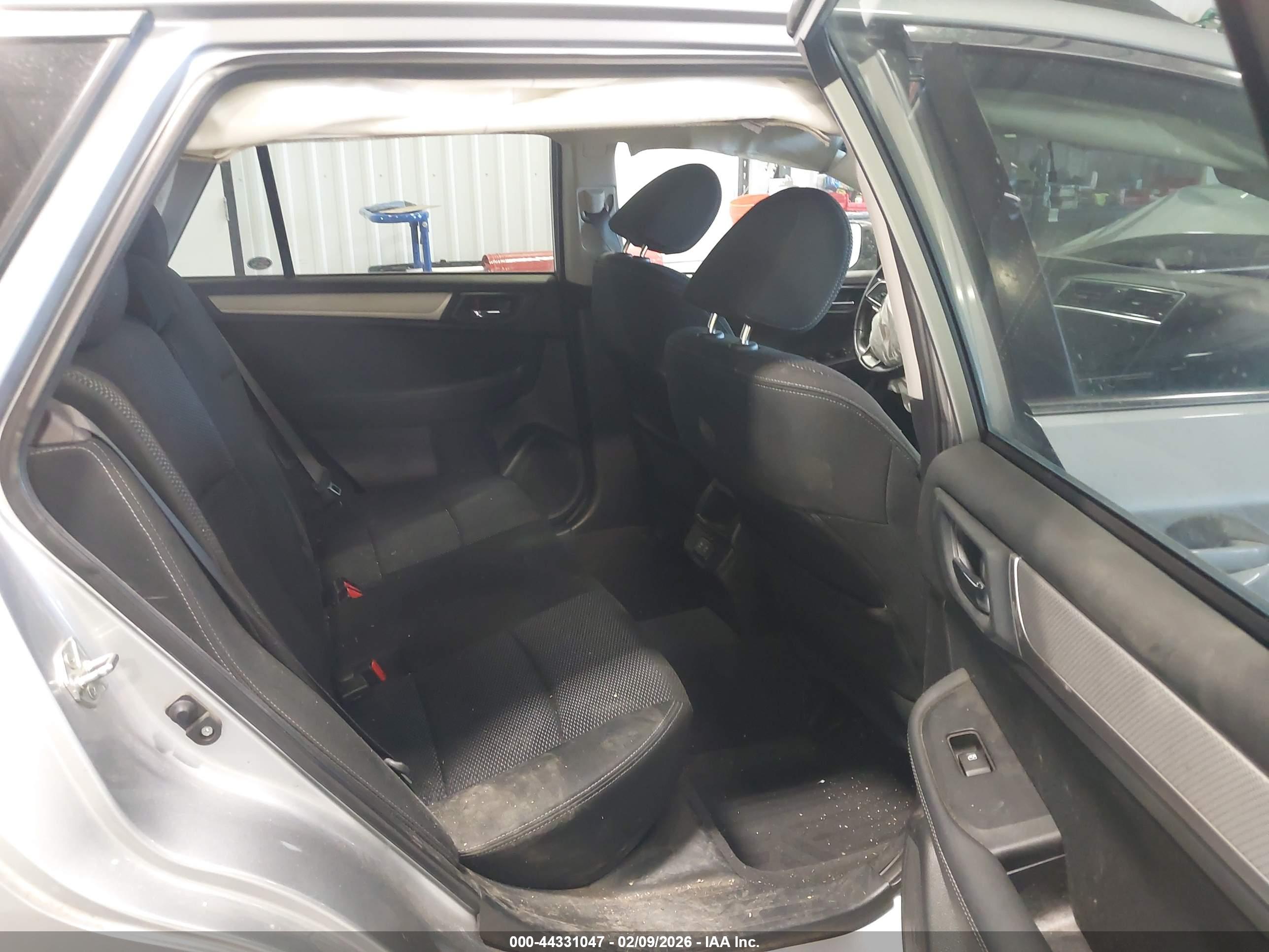 SUBARU OUTBACK image 8