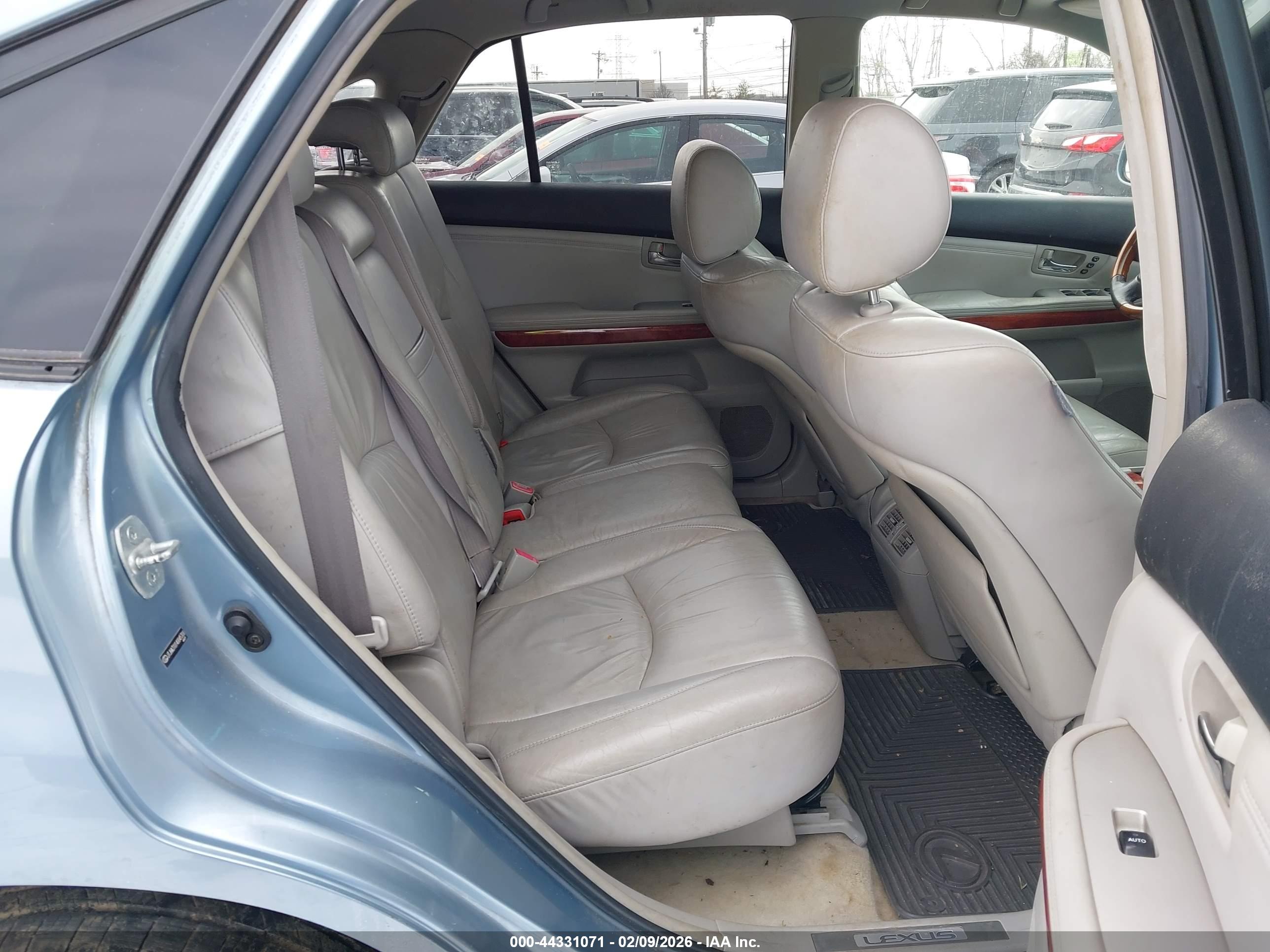 LEXUS RX image 8