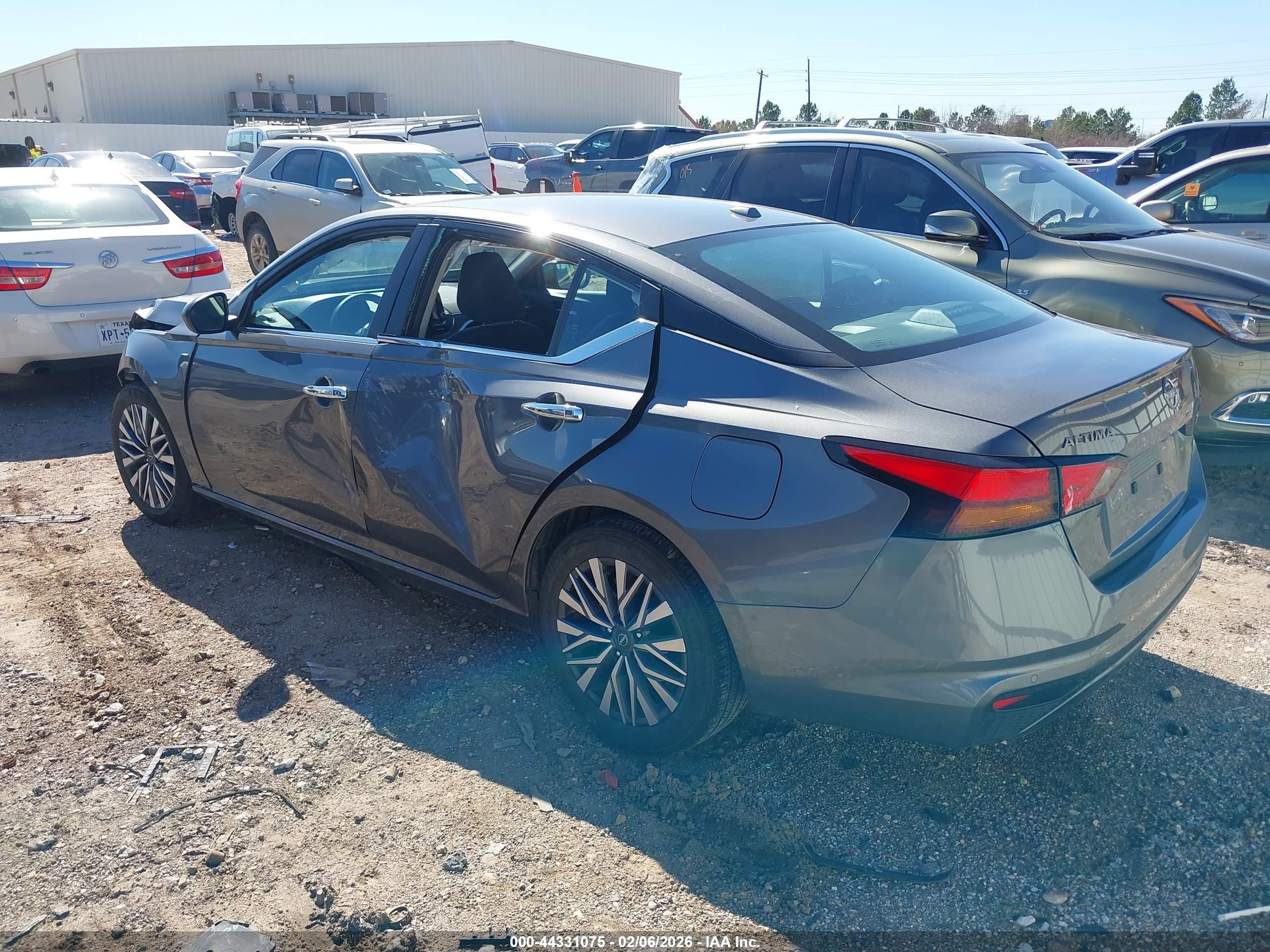 NISSAN ALTIMA image 3