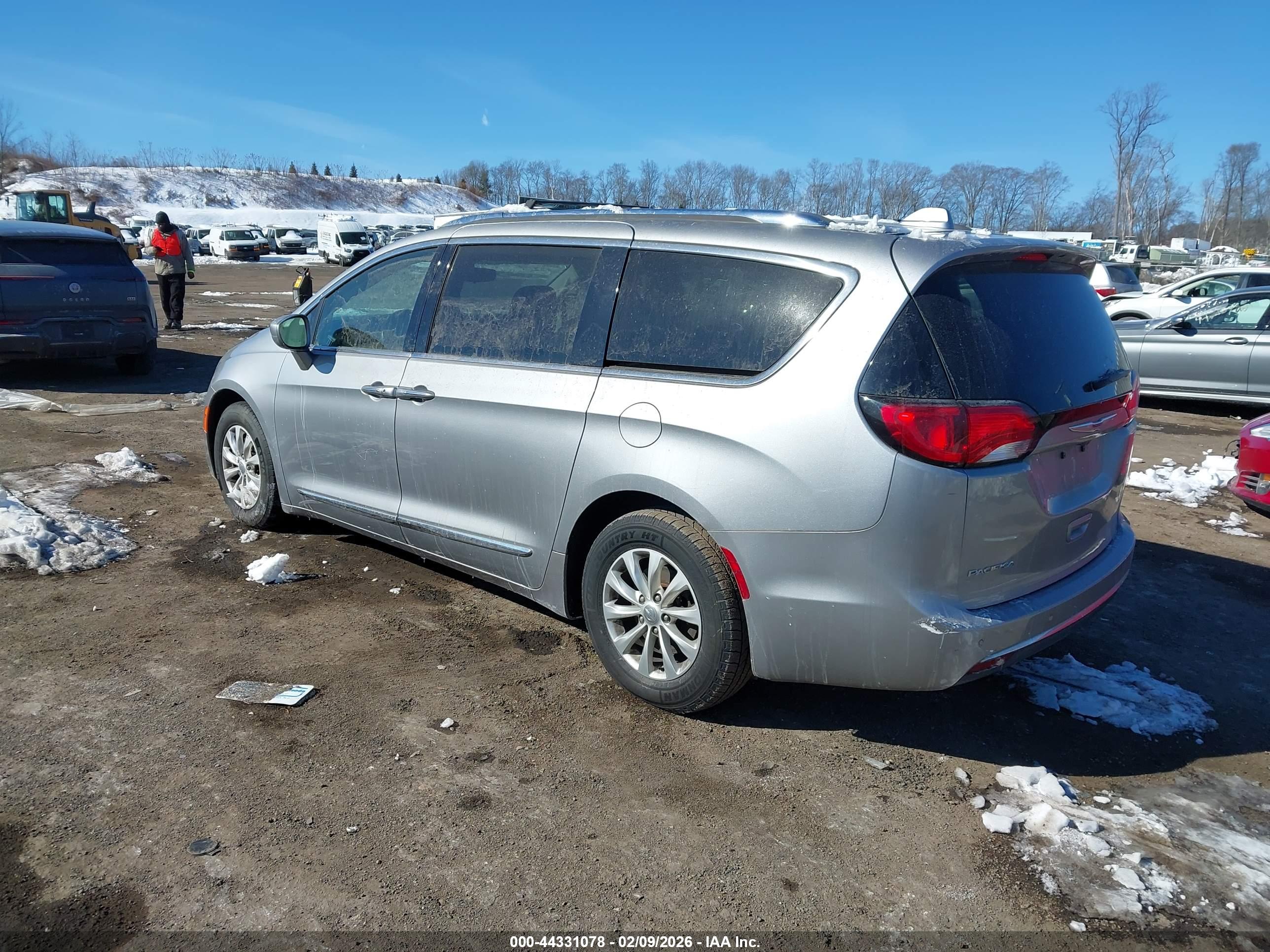 CHRYSLER PACIFICA image 3