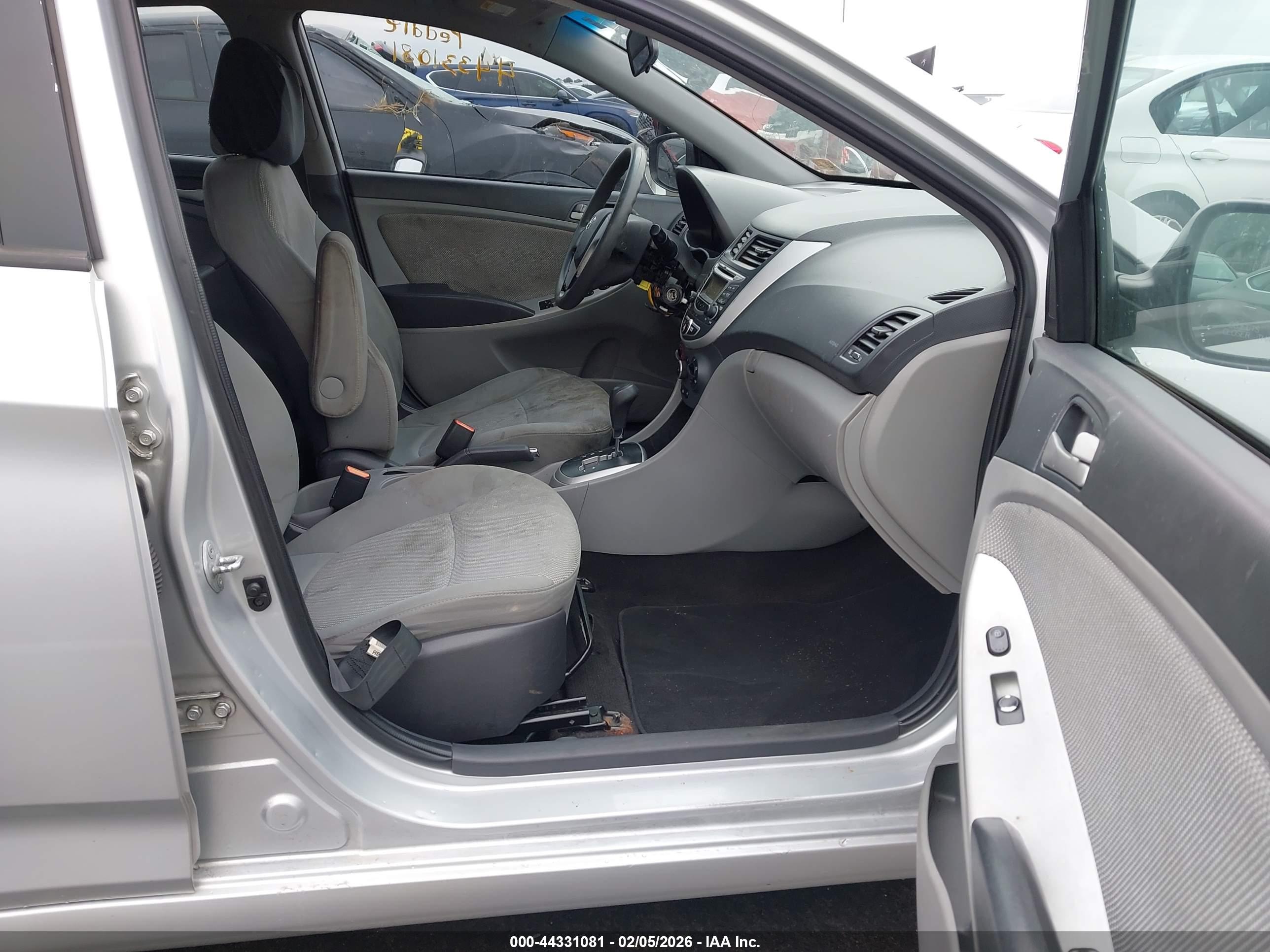HYUNDAI ACCENT image 5