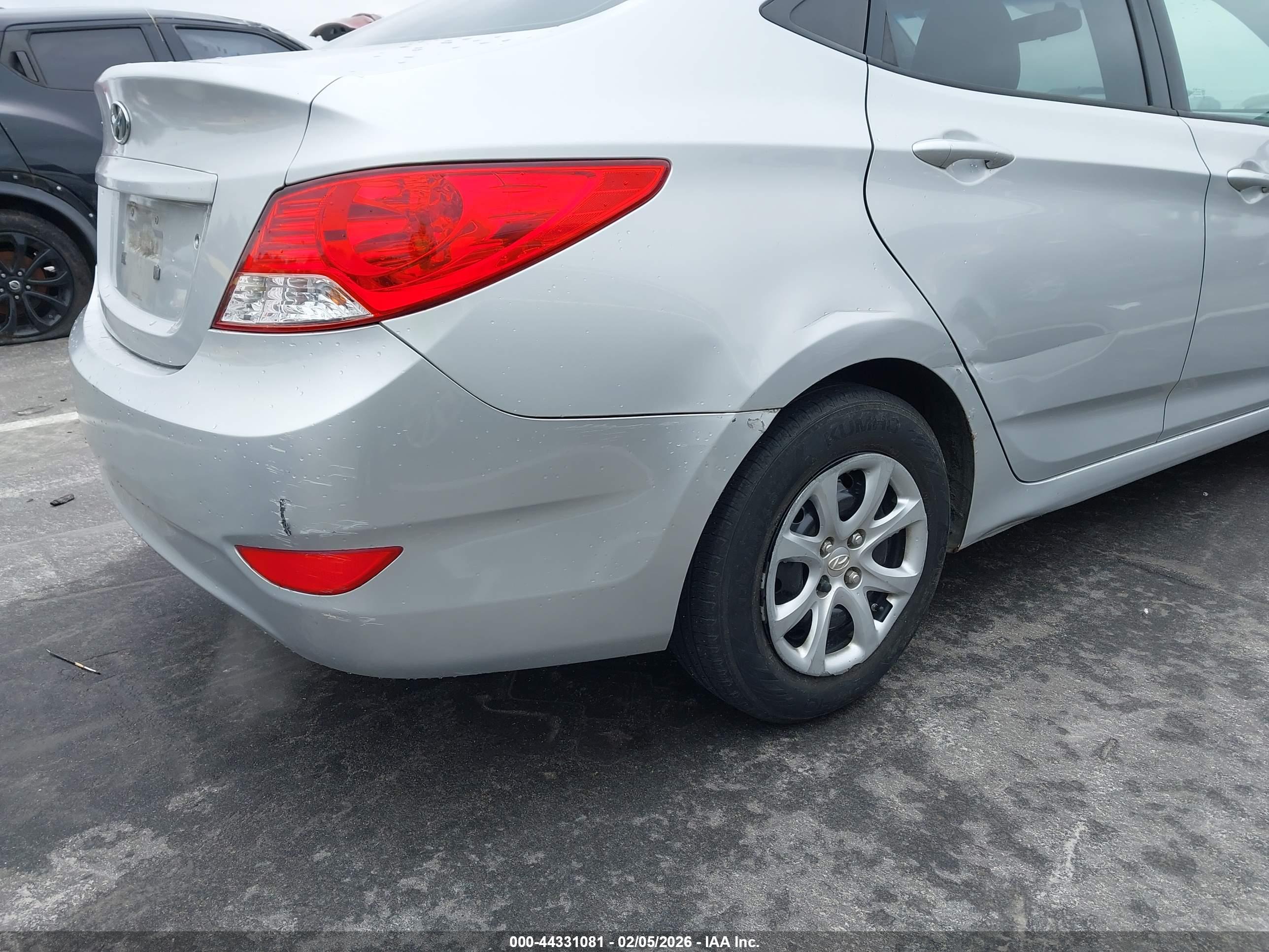 HYUNDAI ACCENT image 6