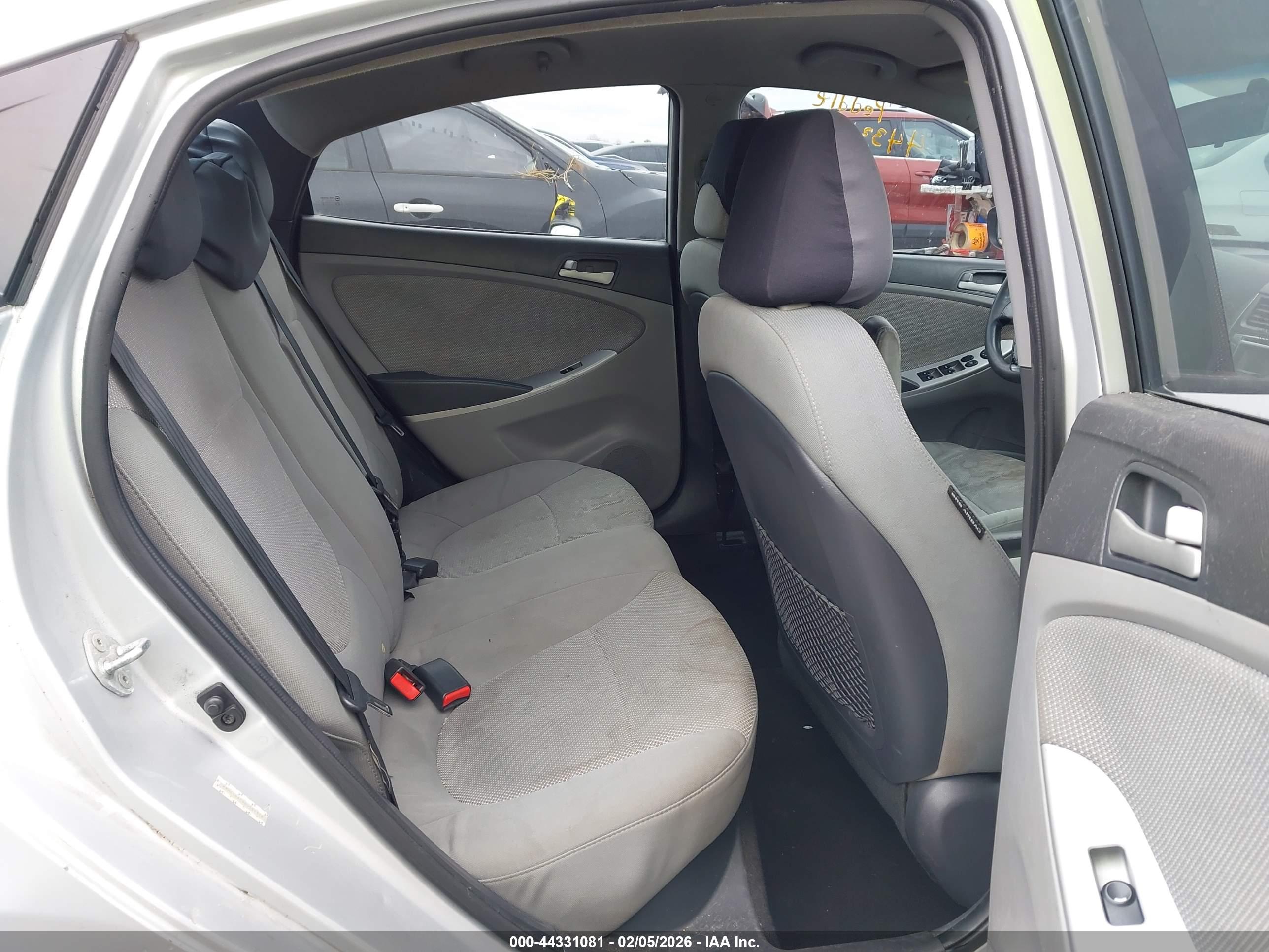 HYUNDAI ACCENT image 8