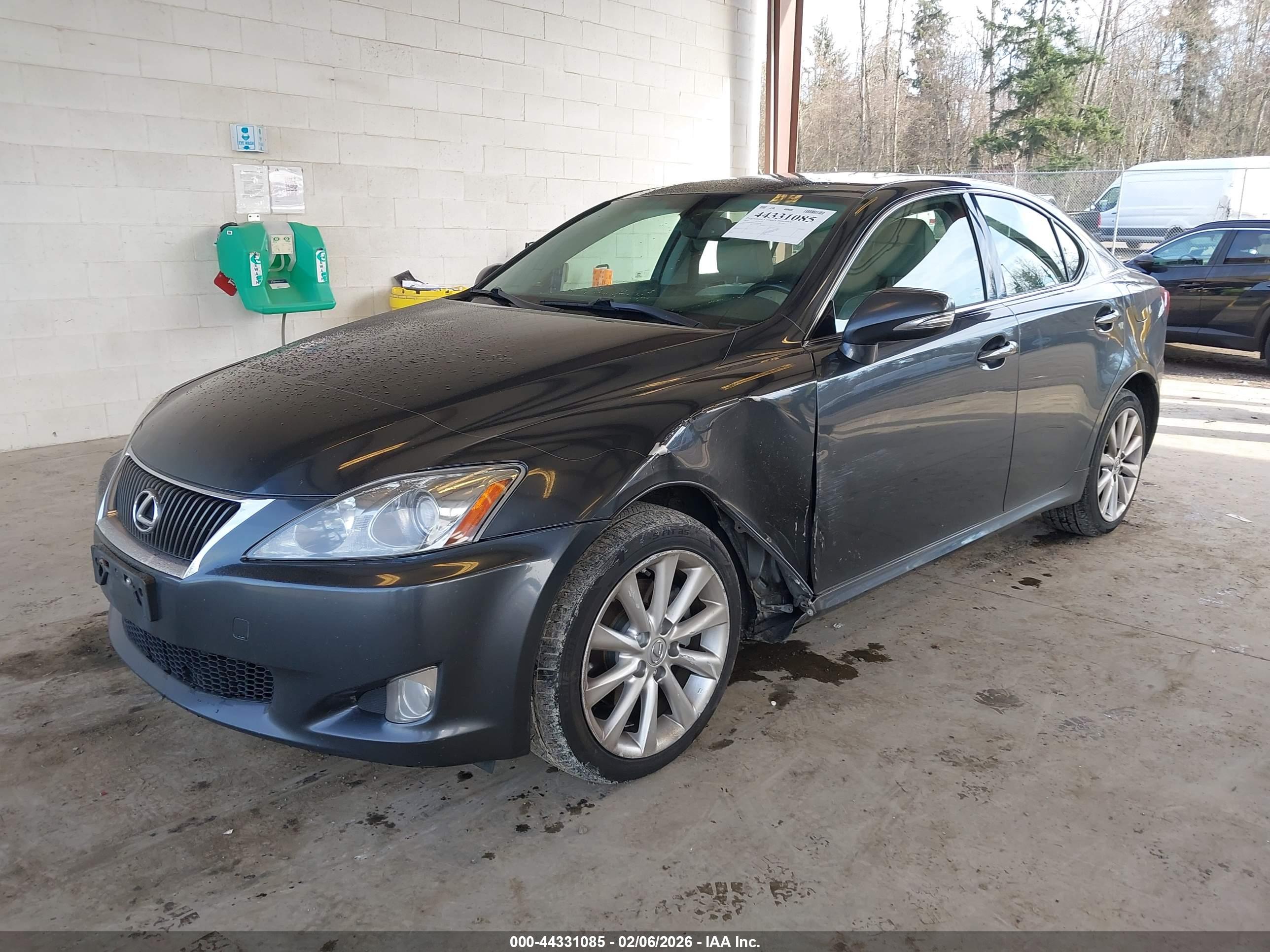 LEXUS IS image 2