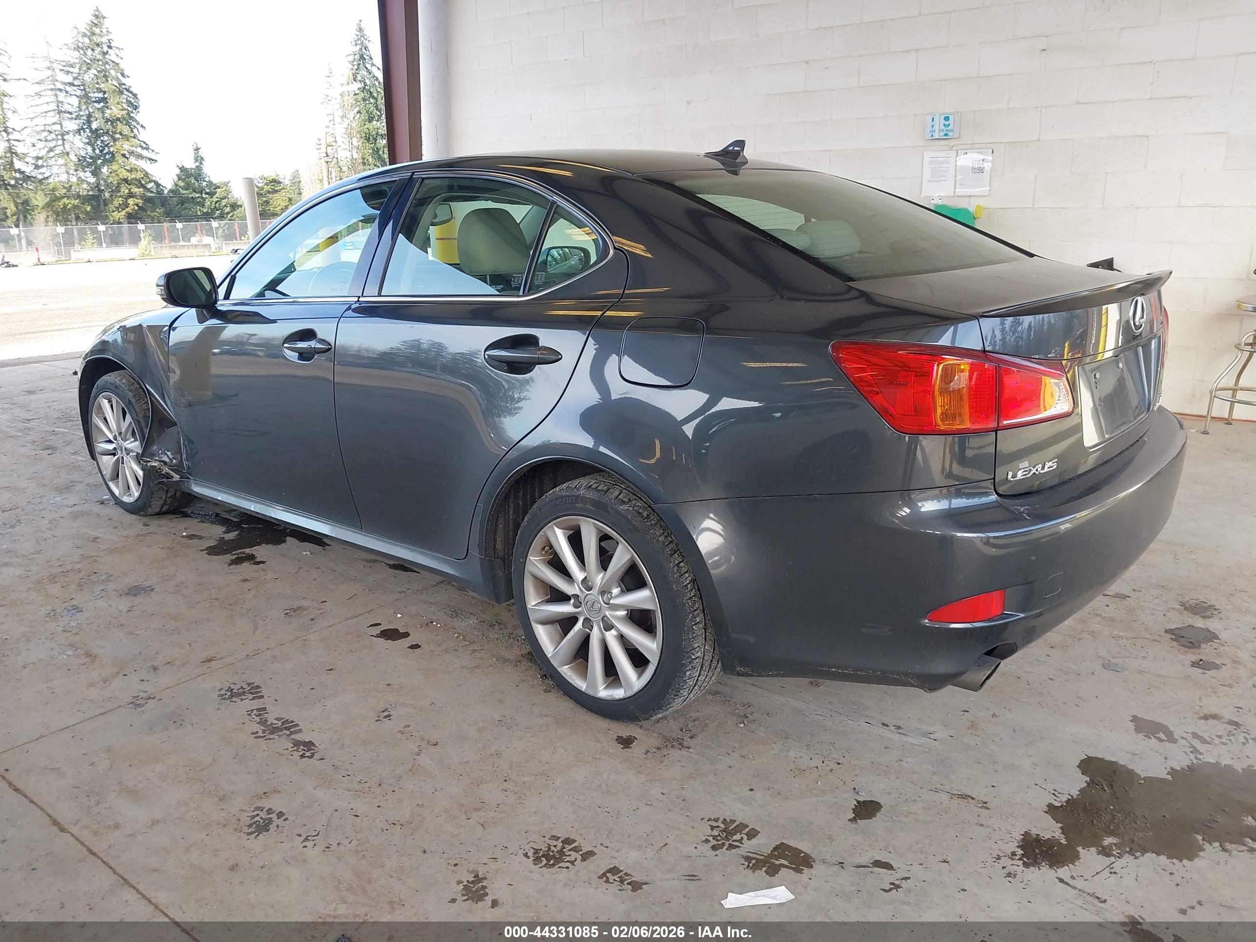 LEXUS IS image 3