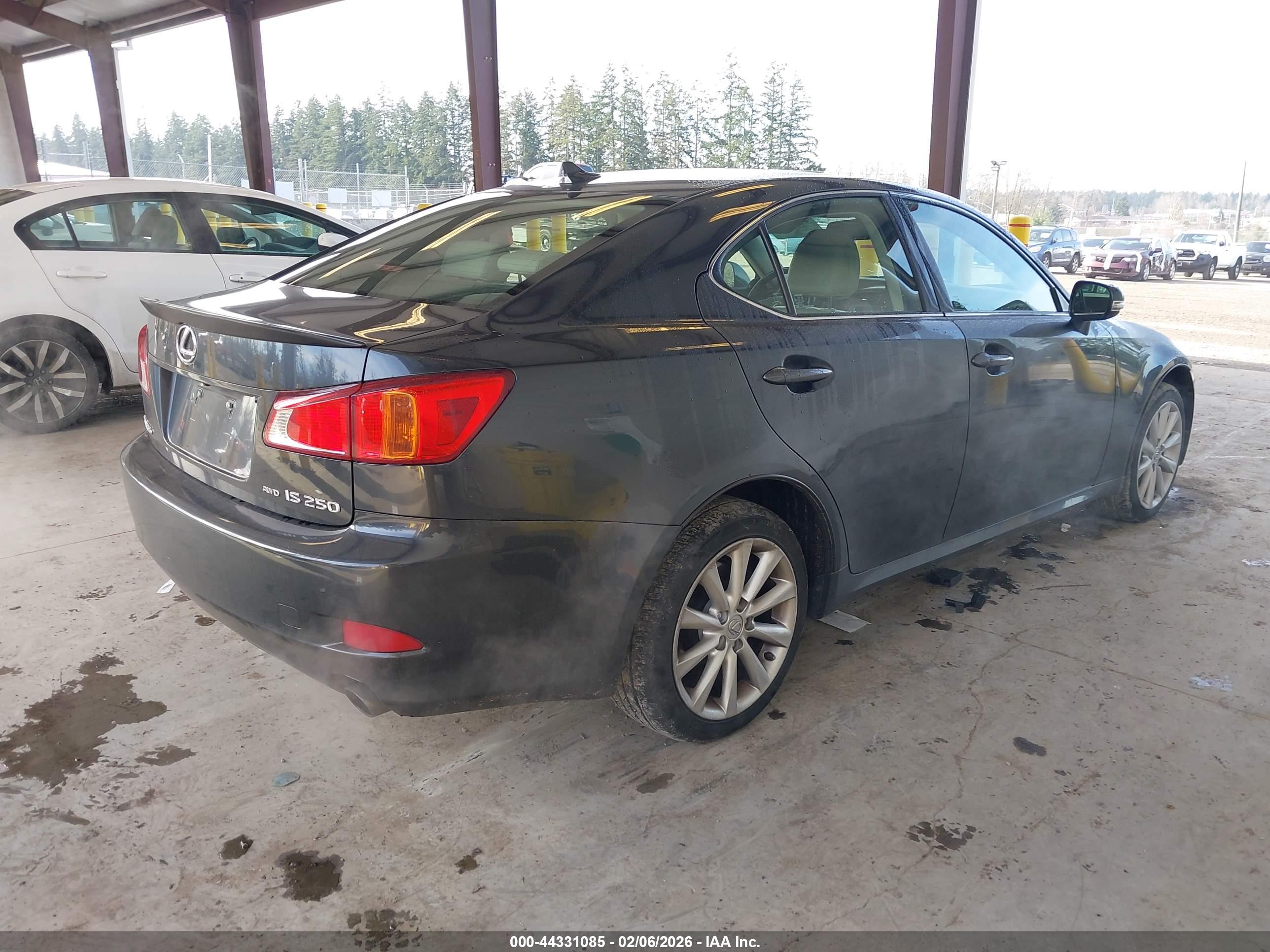 LEXUS IS image 4