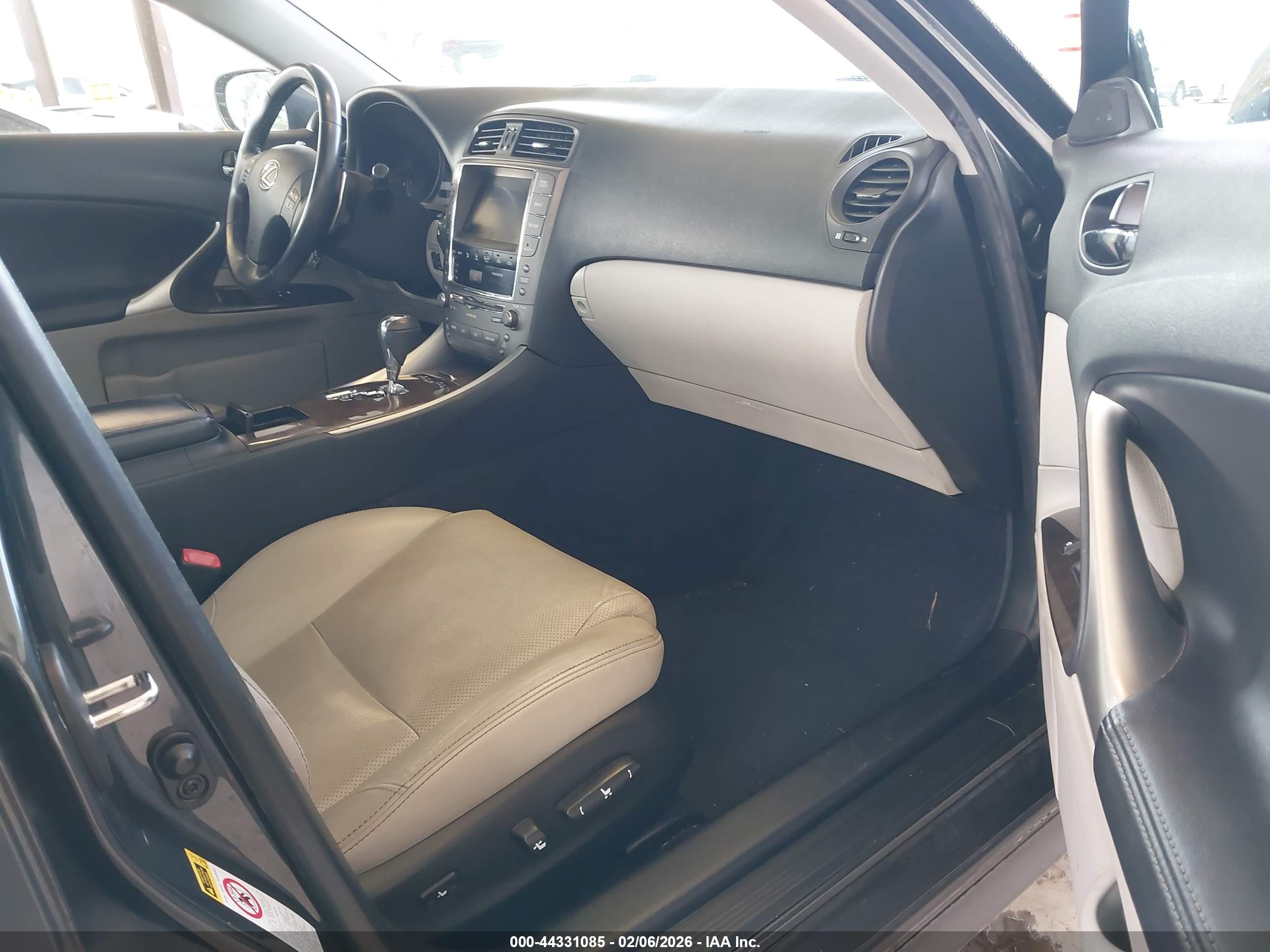 LEXUS IS image 5