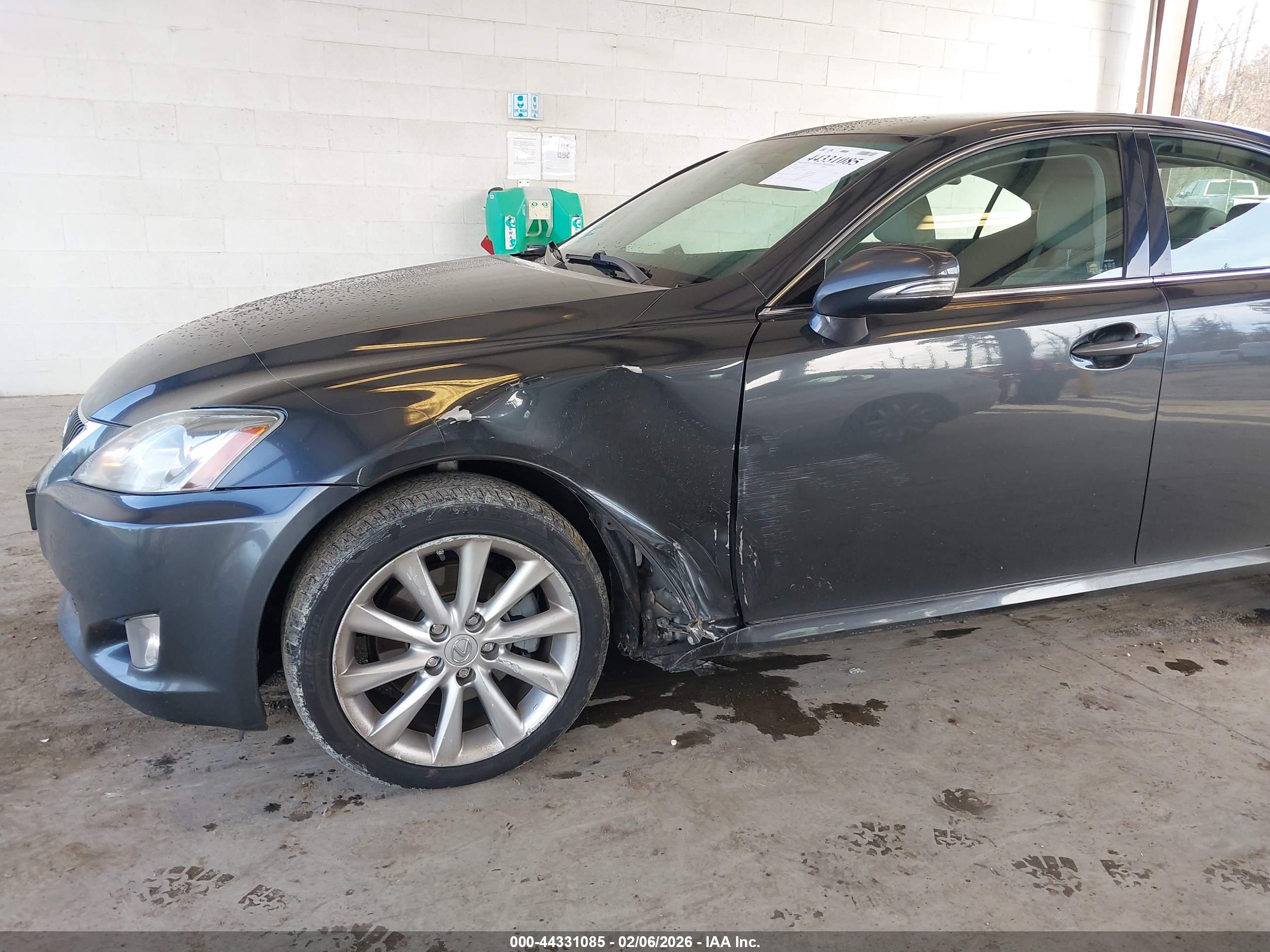 LEXUS IS image 6