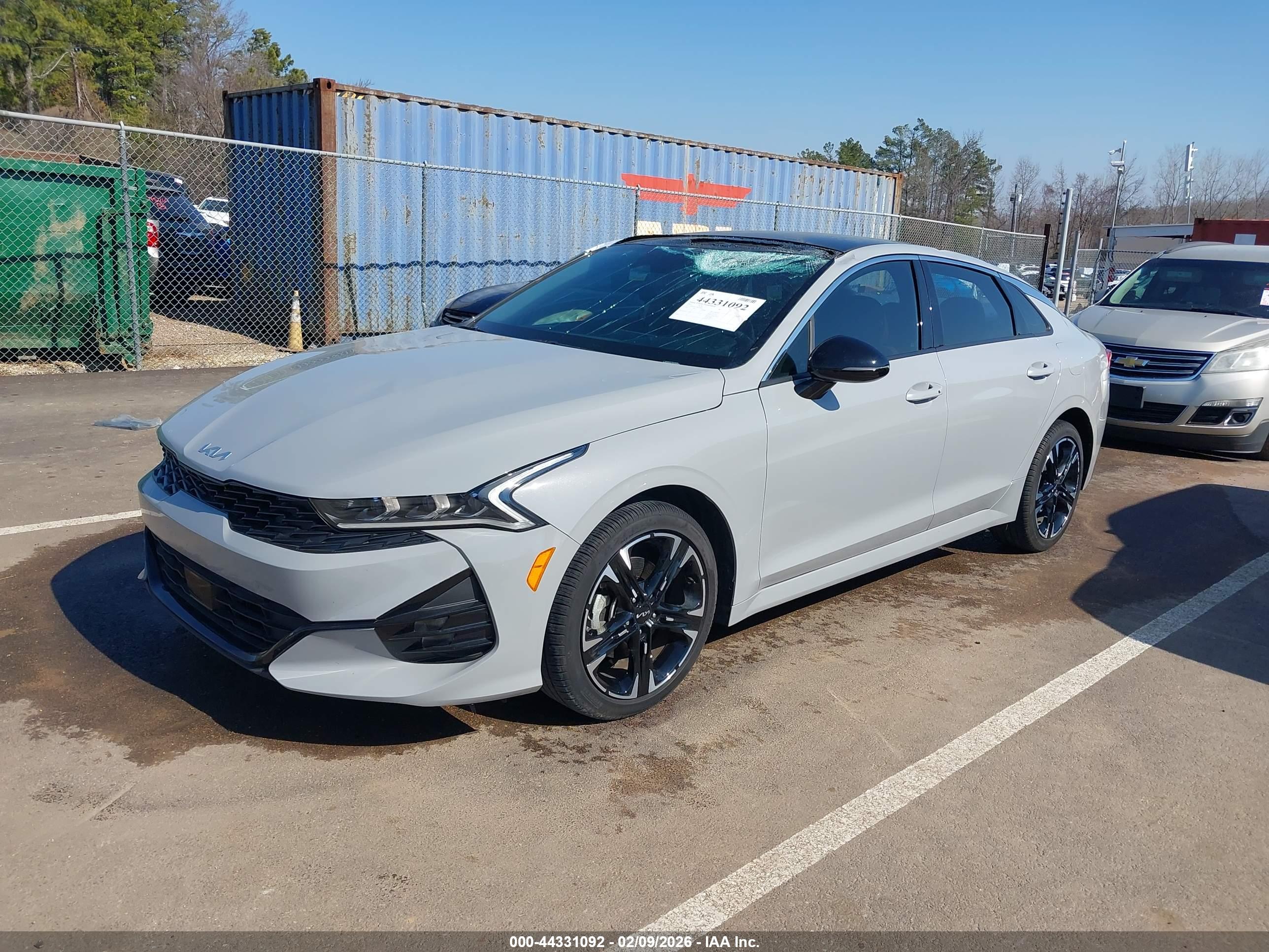 KIA K5 image 2
