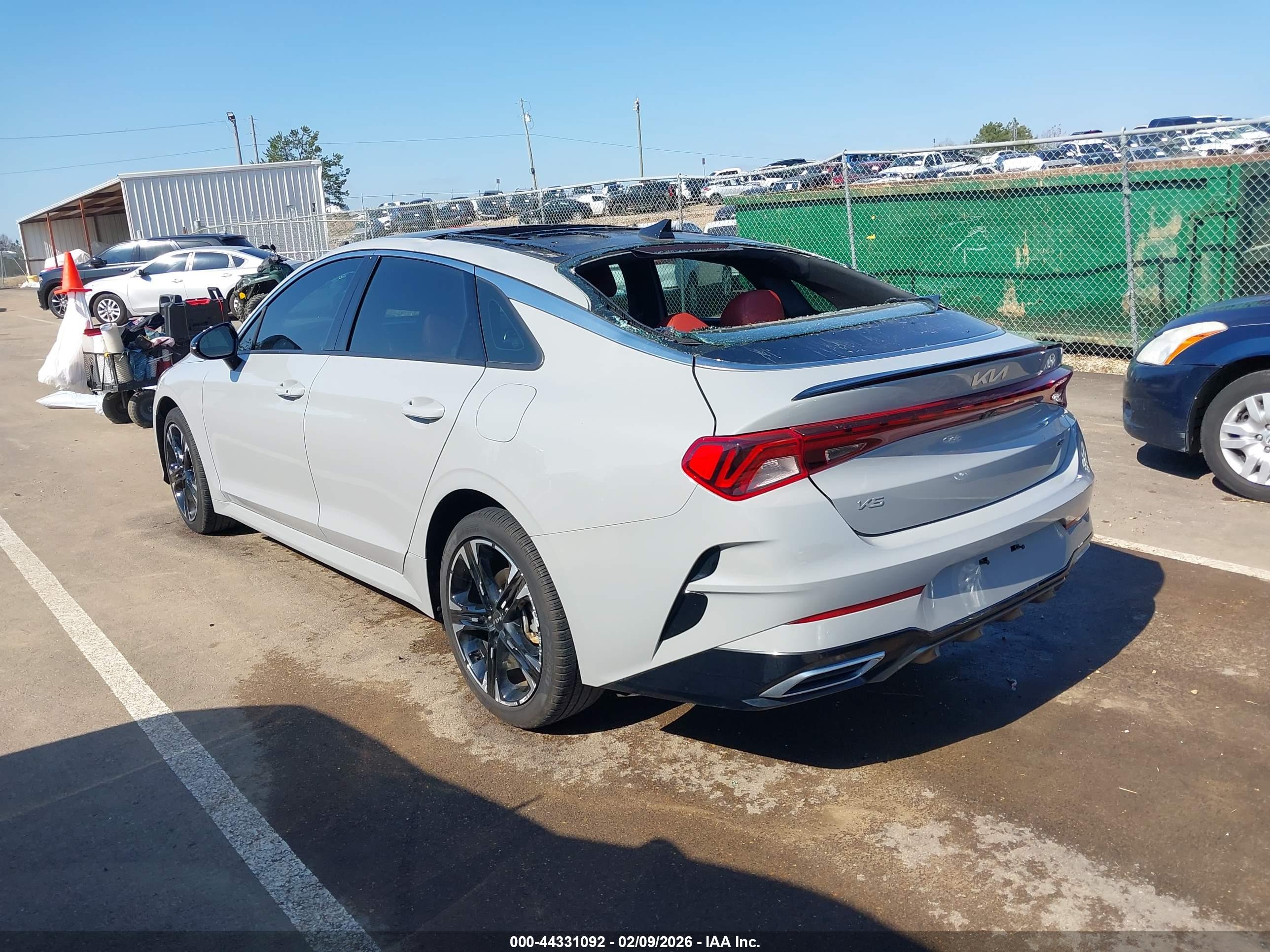 KIA K5 image 3