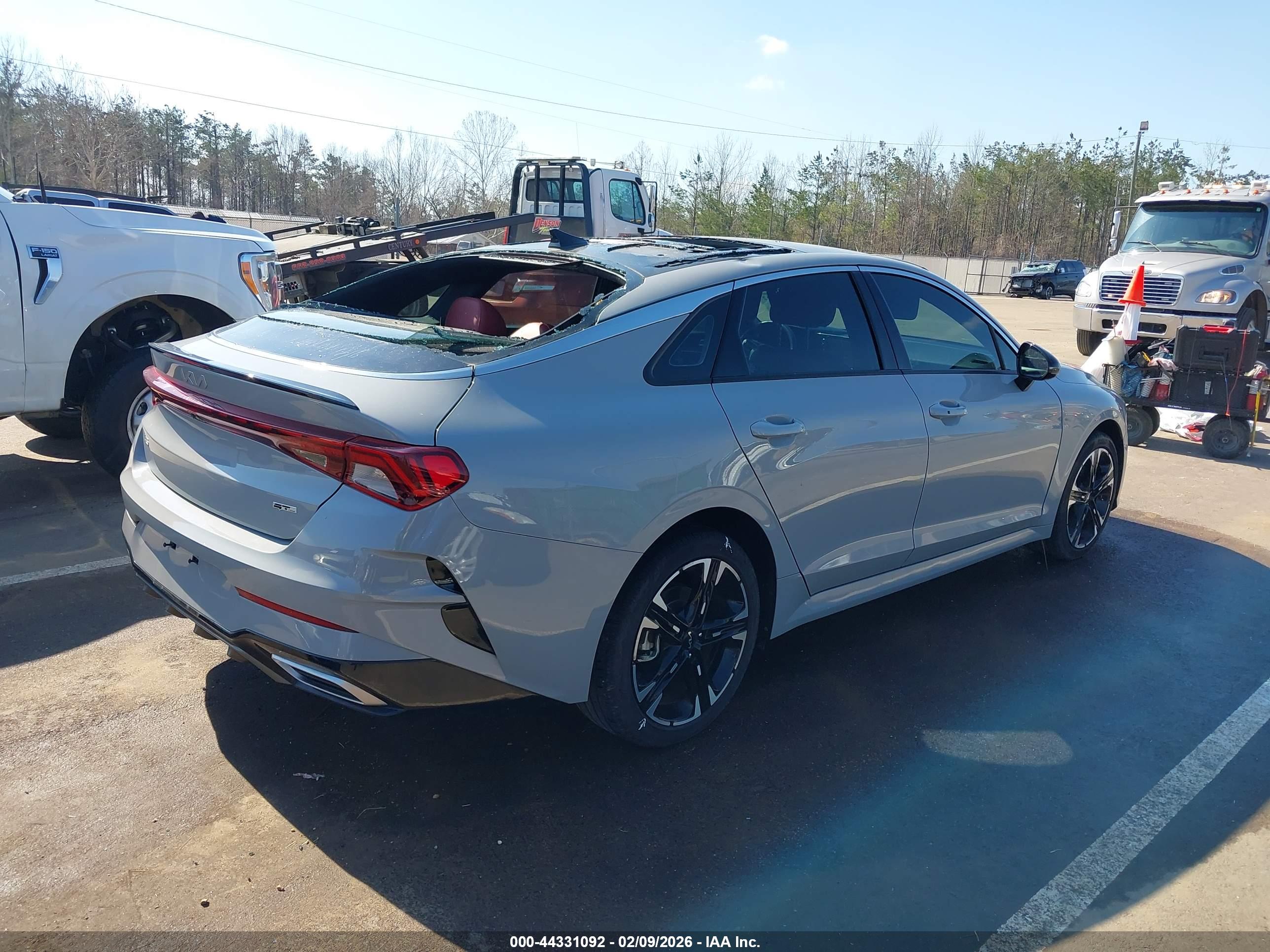 KIA K5 image 4