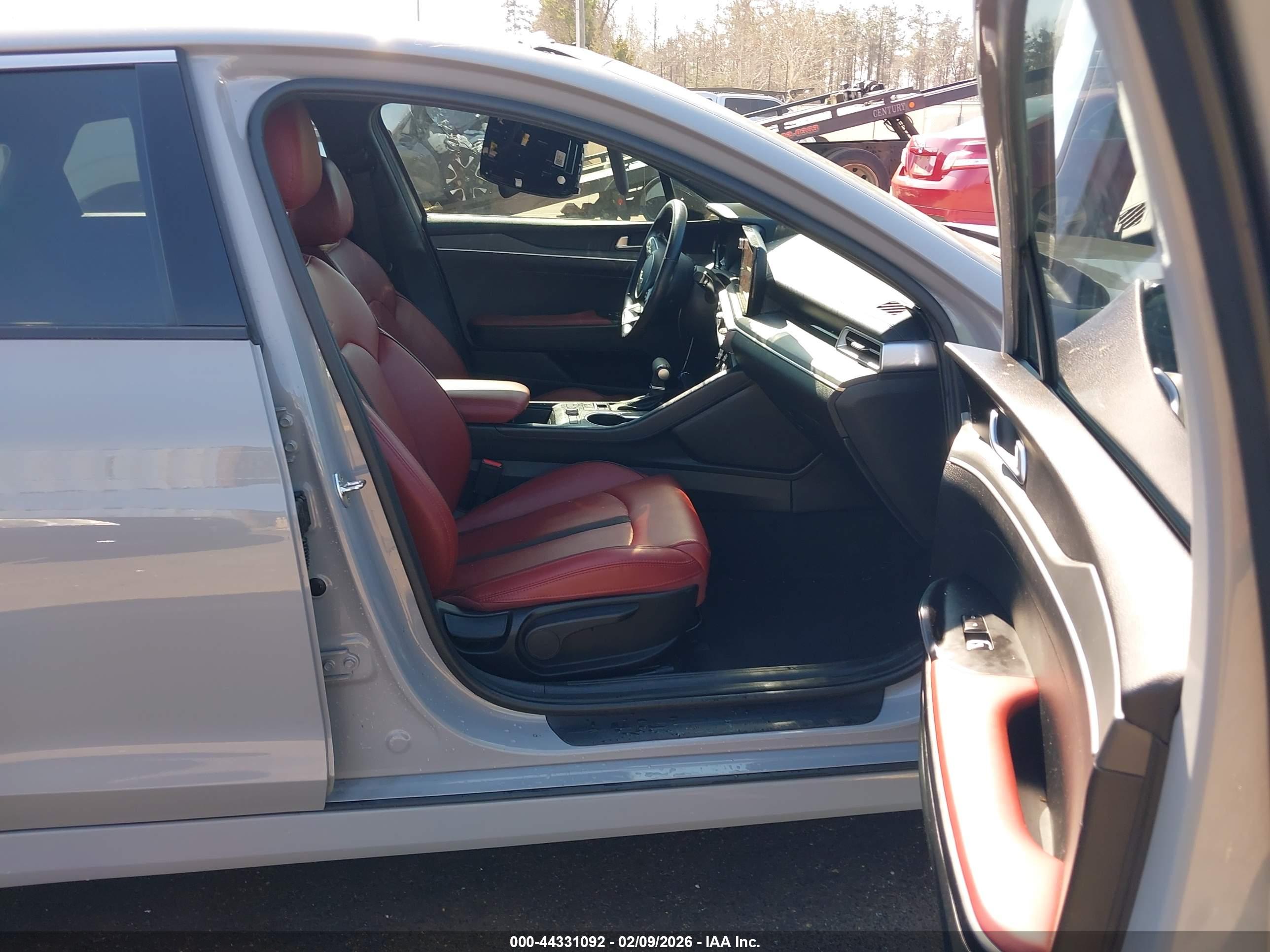 KIA K5 image 5