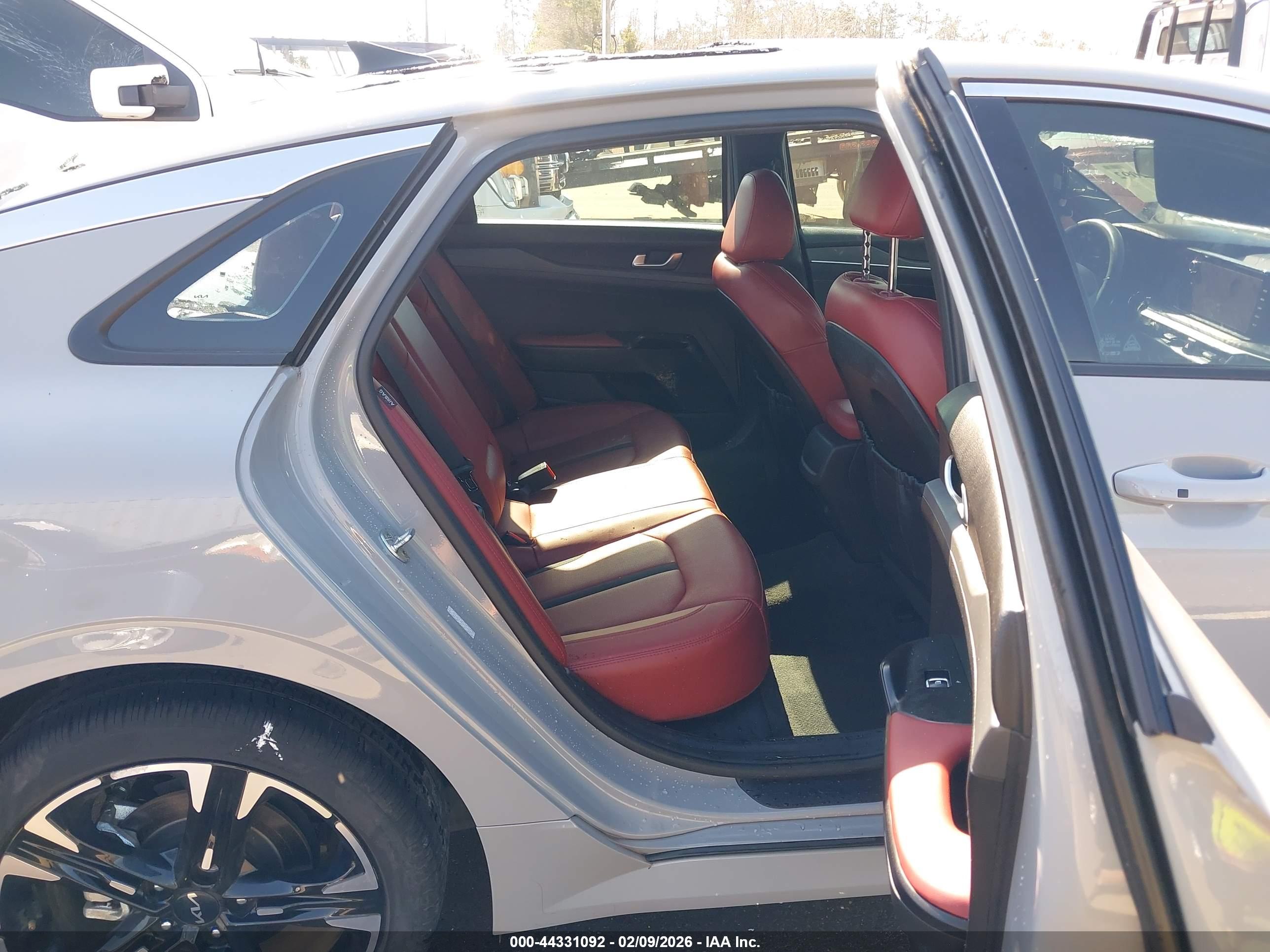 KIA K5 image 8