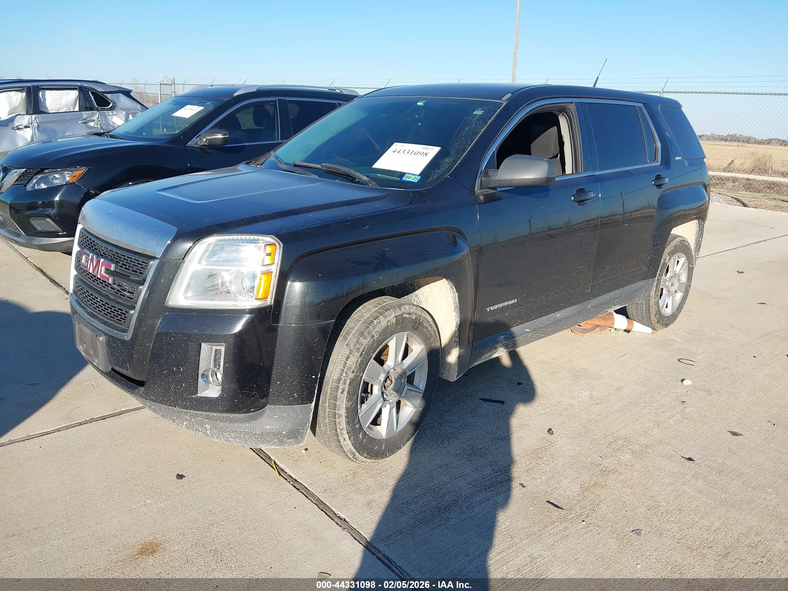 GMC TERRAIN image 2