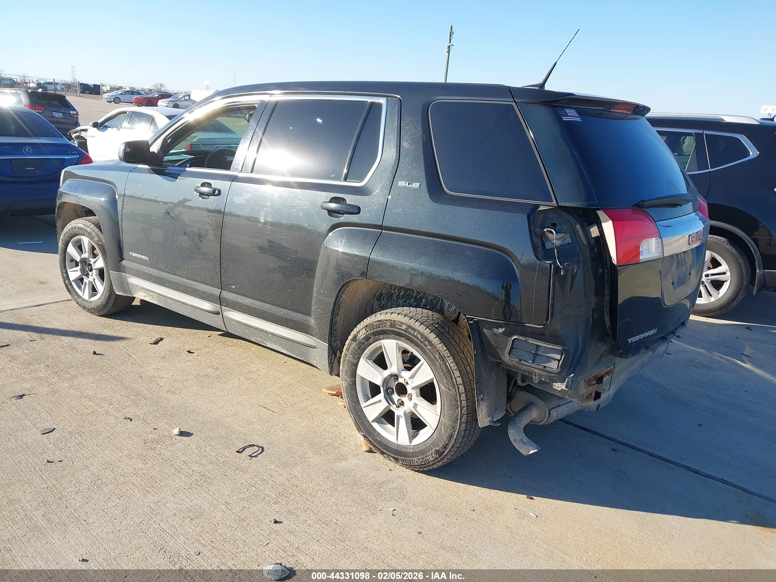 GMC TERRAIN image 3