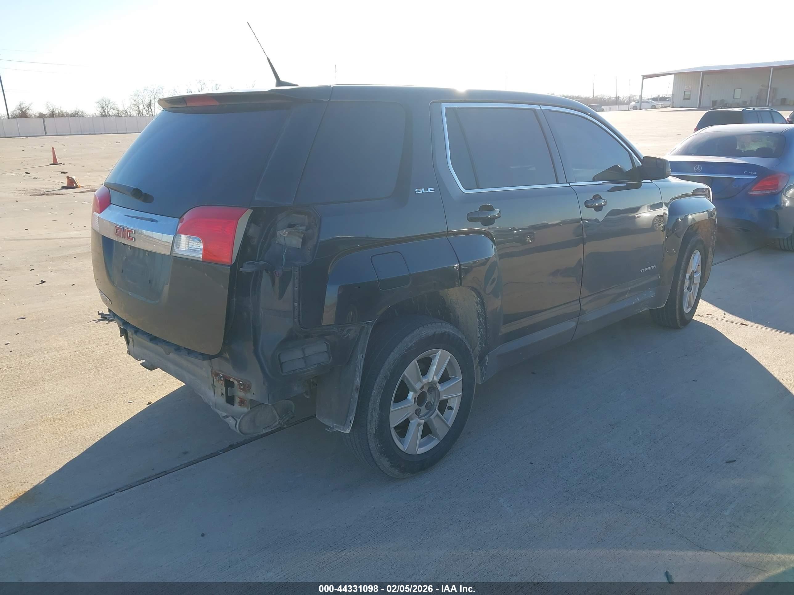 GMC TERRAIN image 4