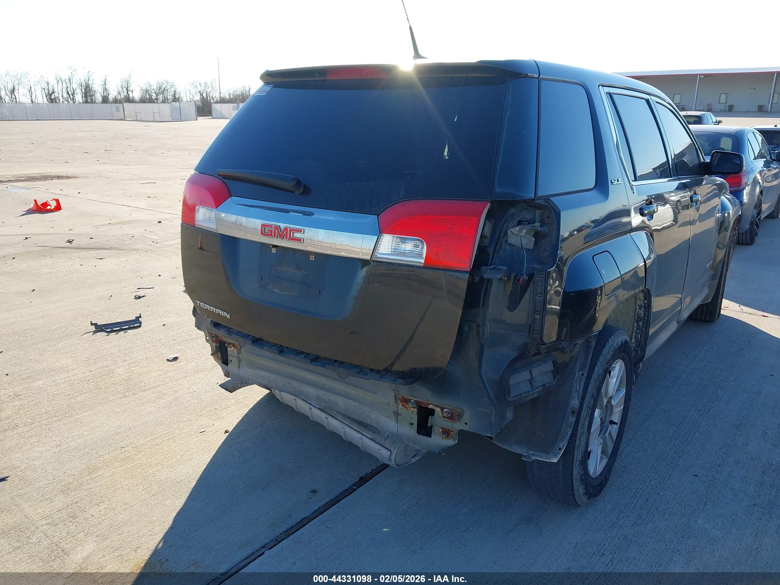 GMC TERRAIN image 6